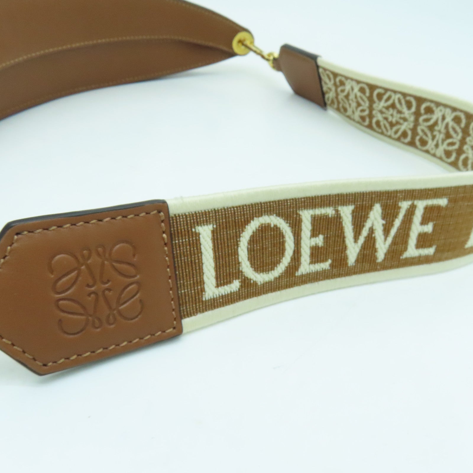 LOEWE 牛皮皮革Luna Bag金扣肩背袋啡色