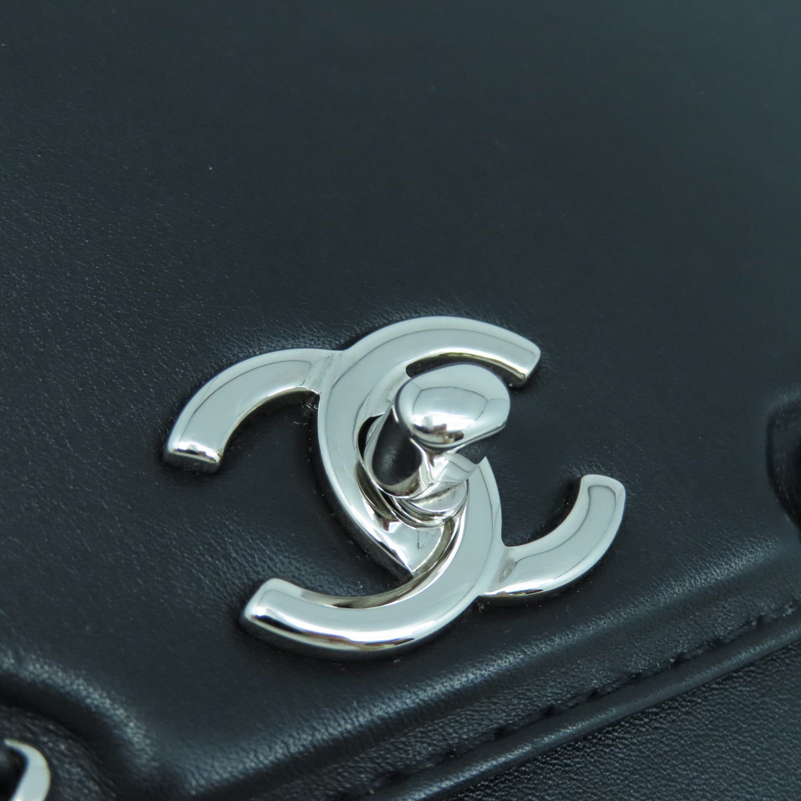 CHANEL Cowhide Leather Chain Shoulder Bag Silver Buckle Chain Belt Shoulder Bag Black