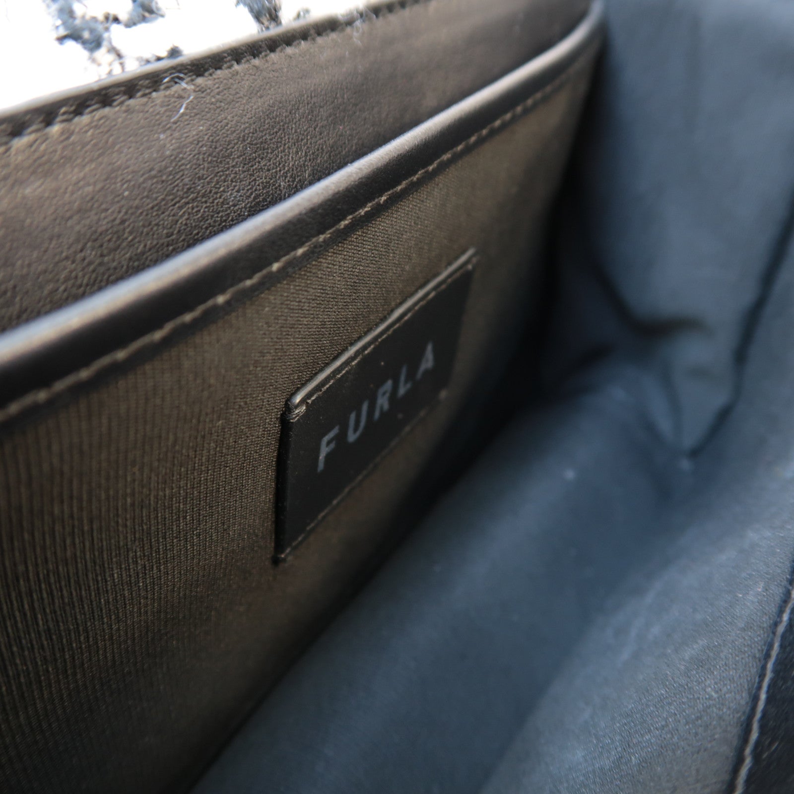 Furla 斜紋軟呢2 Way Shoulder銀扣手挽肩背兩用袋黑色/白色