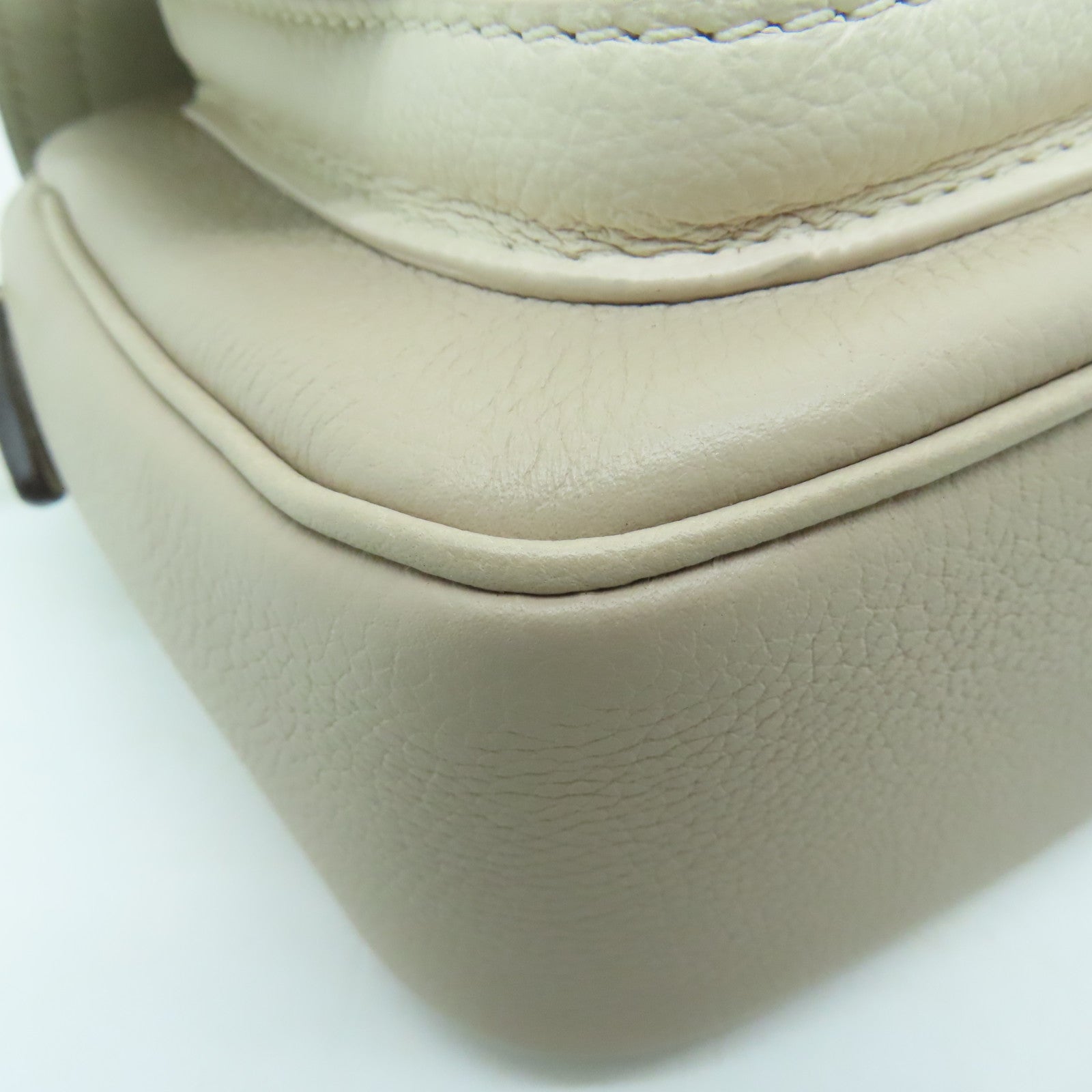 LOUIS VUITTON 牛皮皮革LockMe Tender金扣肩背袋米色