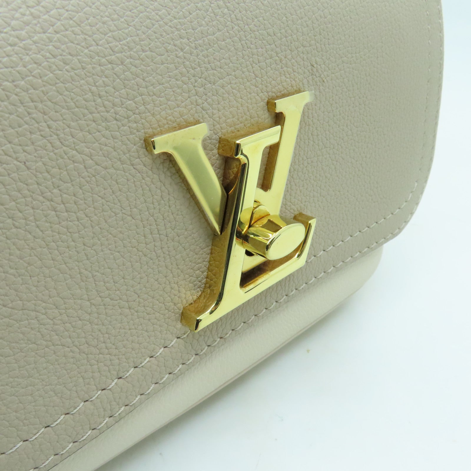 LOUIS VUITTON 牛皮皮革LockMe Tender金扣肩背袋米色