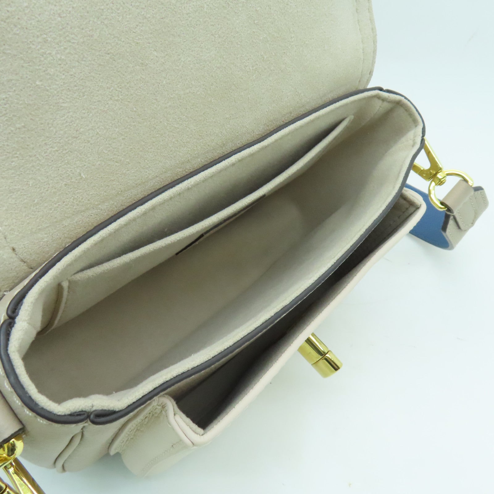 LOUIS VUITTON 牛皮皮革LockMe Tender金扣肩背袋米色
