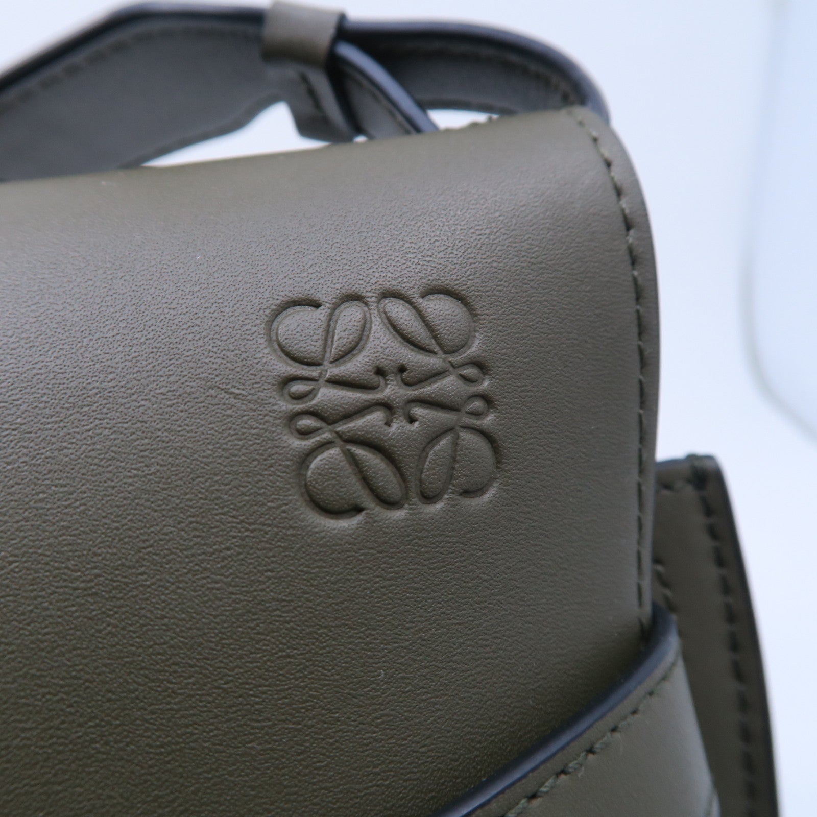LOEWE 牛皮皮革Small Gate Bag金扣肩背袋綠色