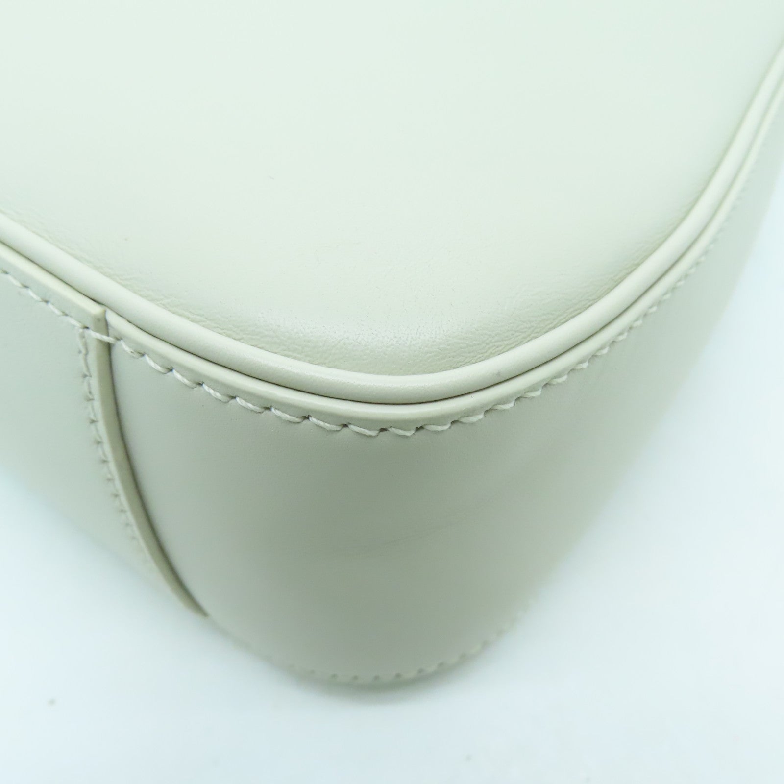 SAINT LAURENT 牛皮皮革Le 5 a 7 Hobo Bag银扣肩背袋奶油色