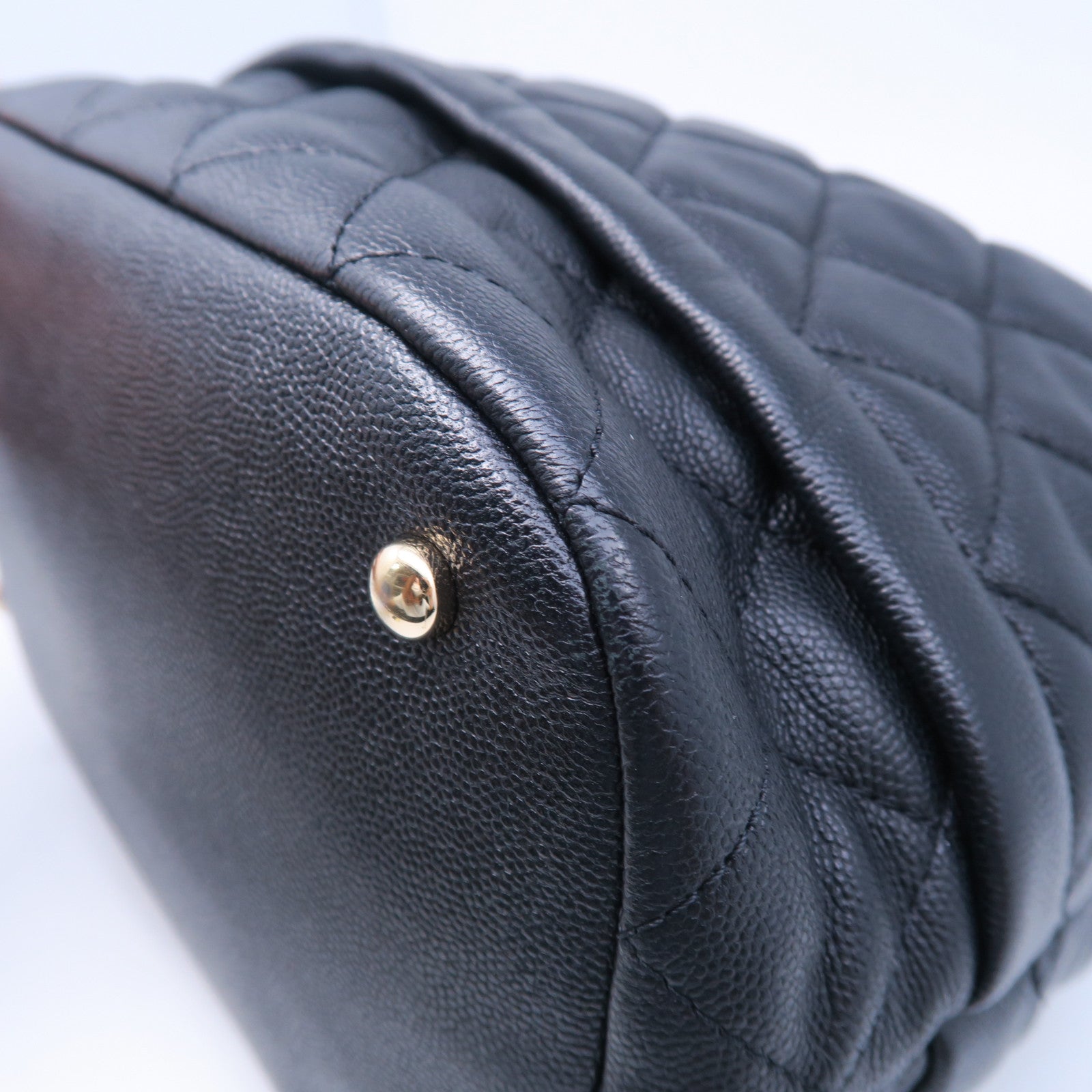 CHANEL 菱格Caviar皮革Bucket Bag金扣肩背袋黑色