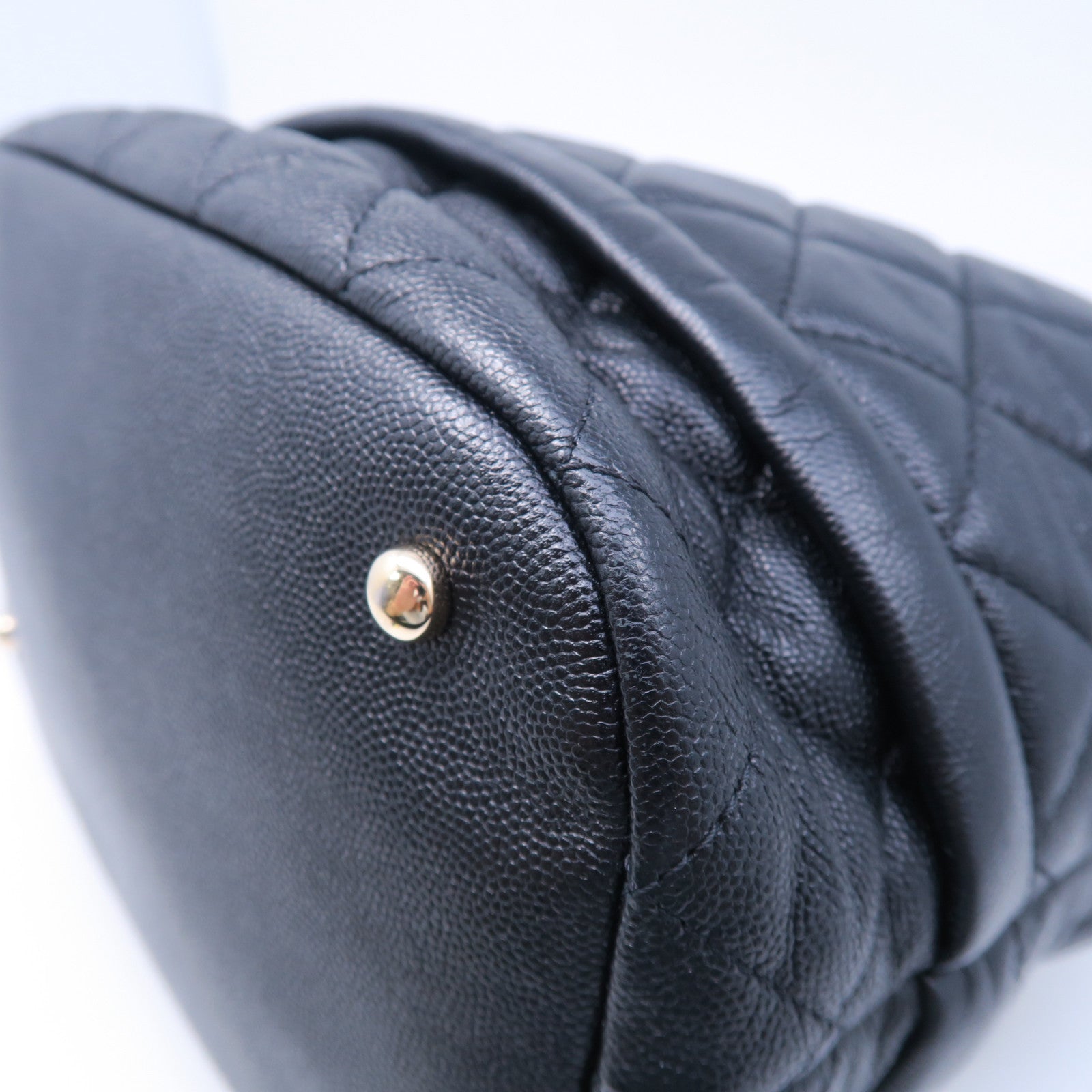 CHANEL 菱格Caviar皮革Bucket Bag金扣肩背袋黑色
