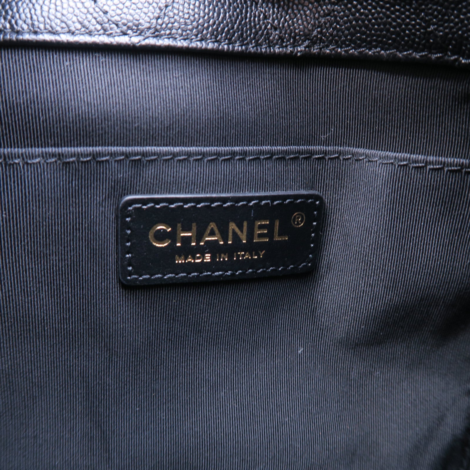 CHANEL 菱格Caviar皮革Bucket Bag金扣肩背袋黑色