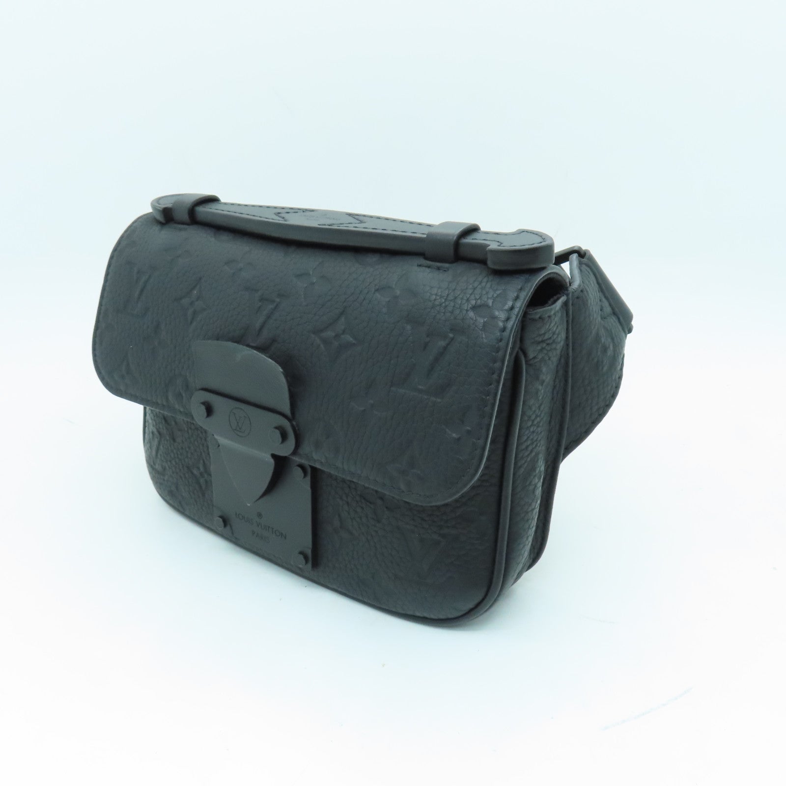 LOUIS VUITTON Monogram-embossed Taurillon S Lock Slingbag黑扣單肩包黑色