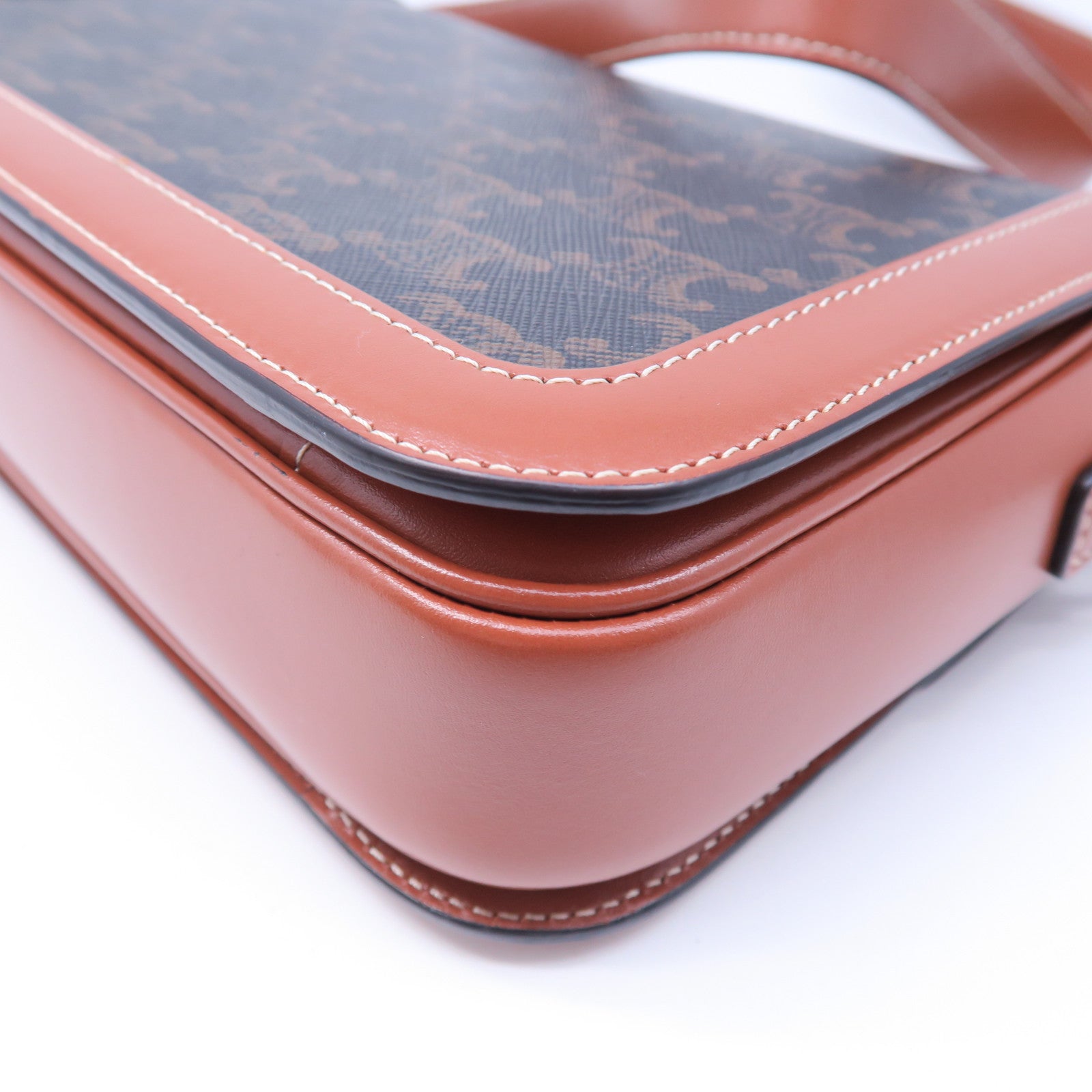 CELINE 牛皮皮革Classique Triomphe金扣肩背袋棕色
