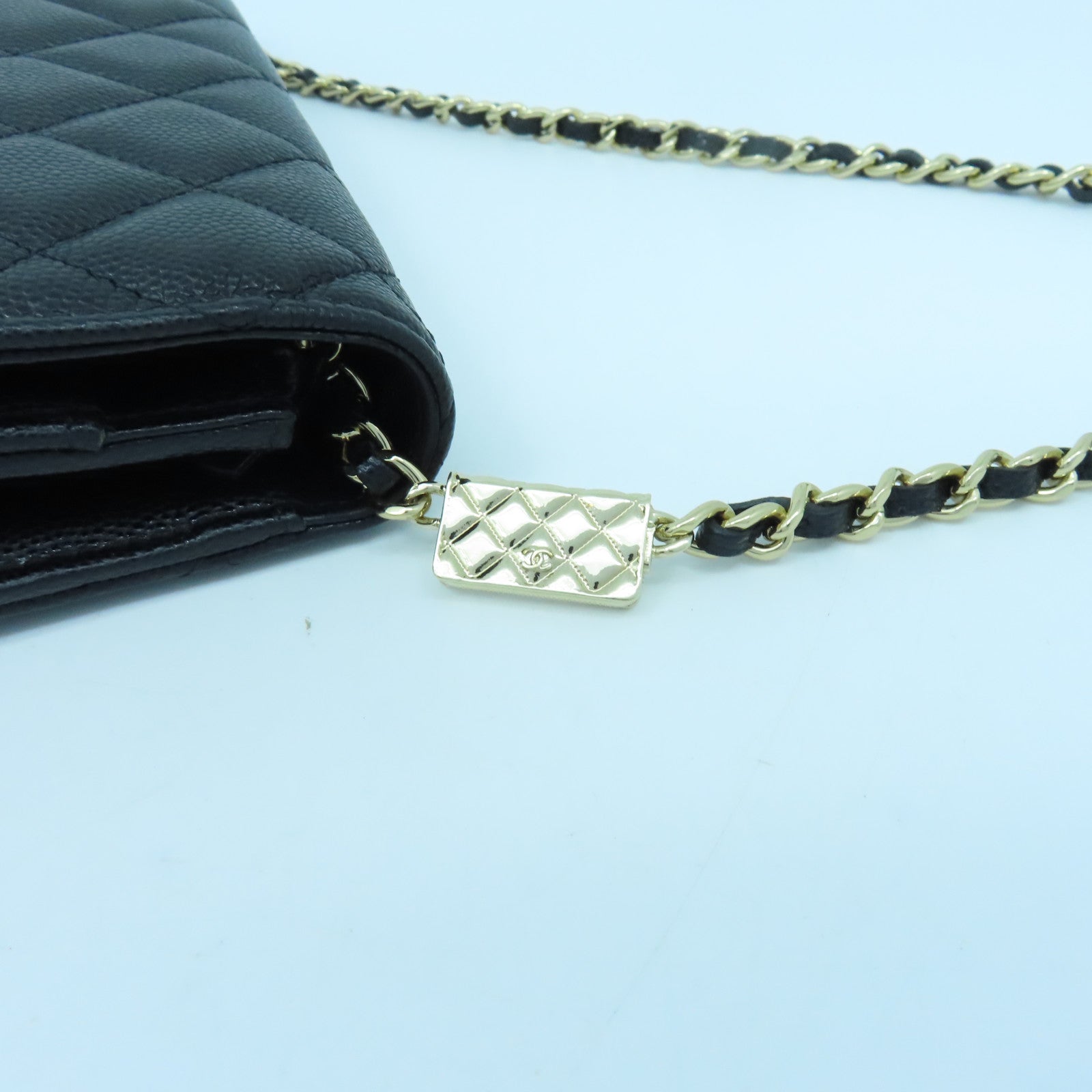 CHANEL 菱格Caviar皮革銀扣鏈帶肩背袋黑色