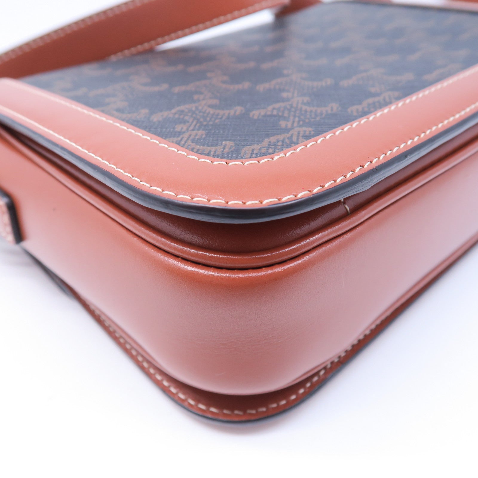 CELINE 牛皮皮革Classique Triomphe金扣肩背袋棕色