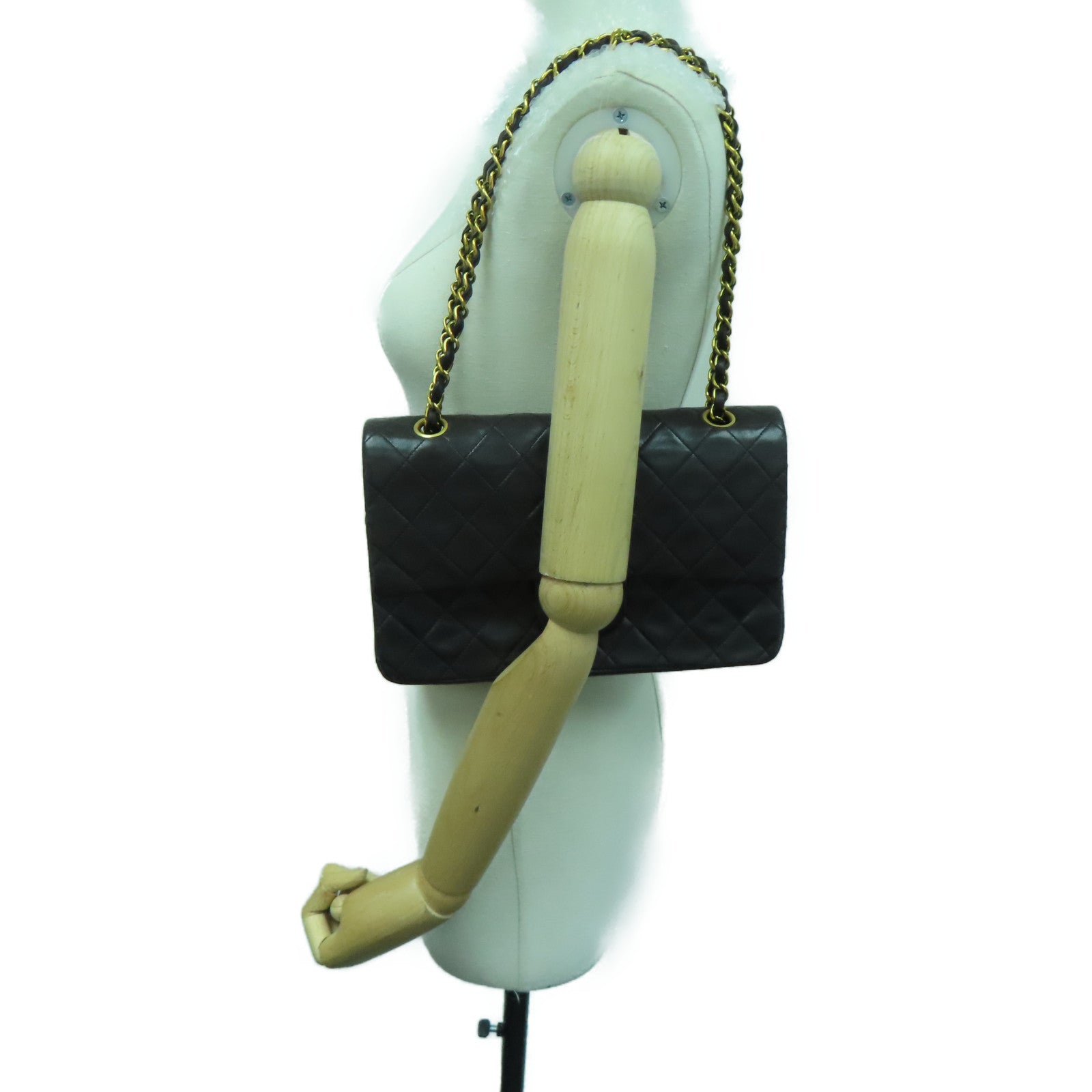 CHANEL [Sharp Discount] Rhombus Sheepskin Leather Vintage Classic 25㎝ Gold Buckle Shoulder Bag Black