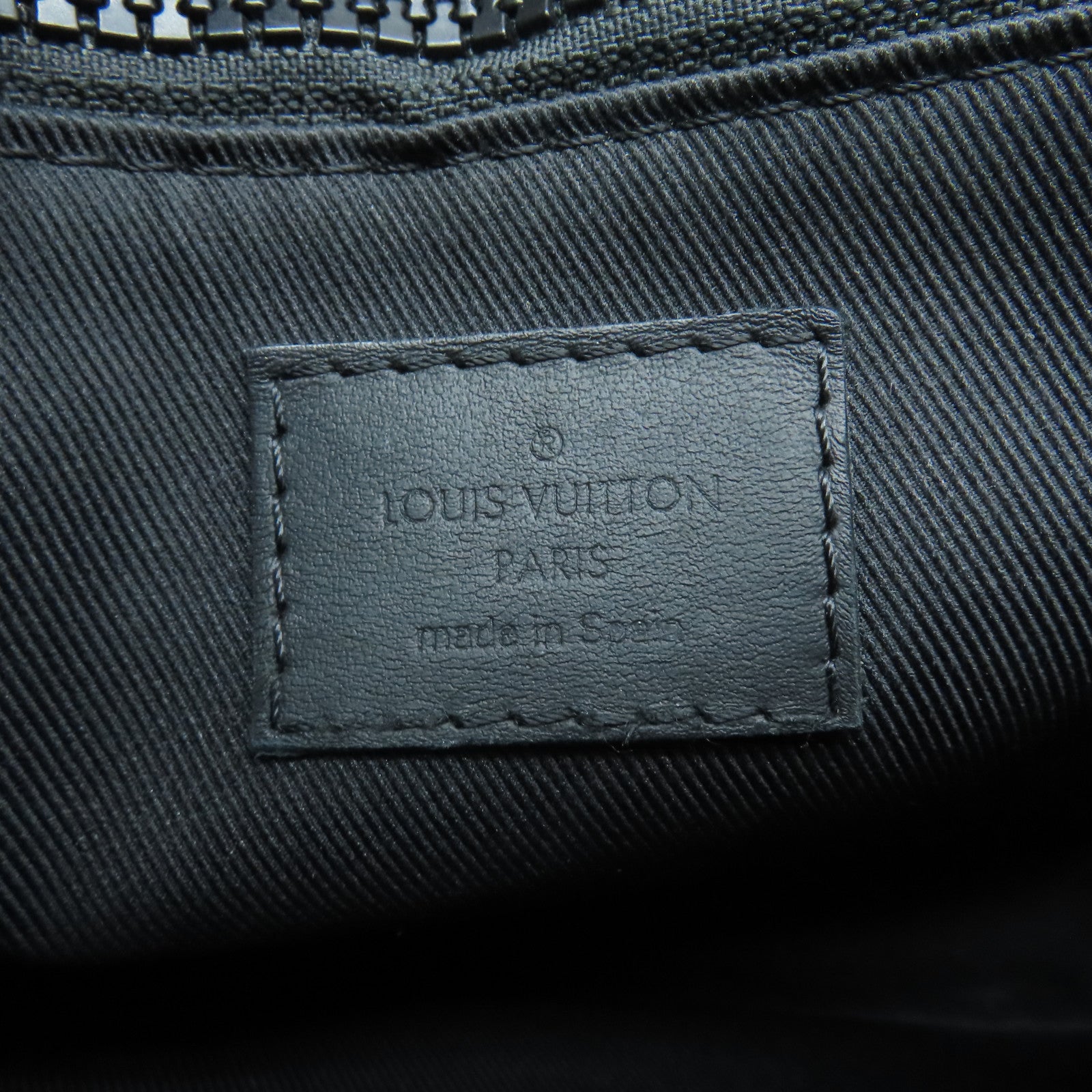 LOUIS VUITTON Monogram-embossed Taurillon S Lock Slingbag黑扣單肩包黑色