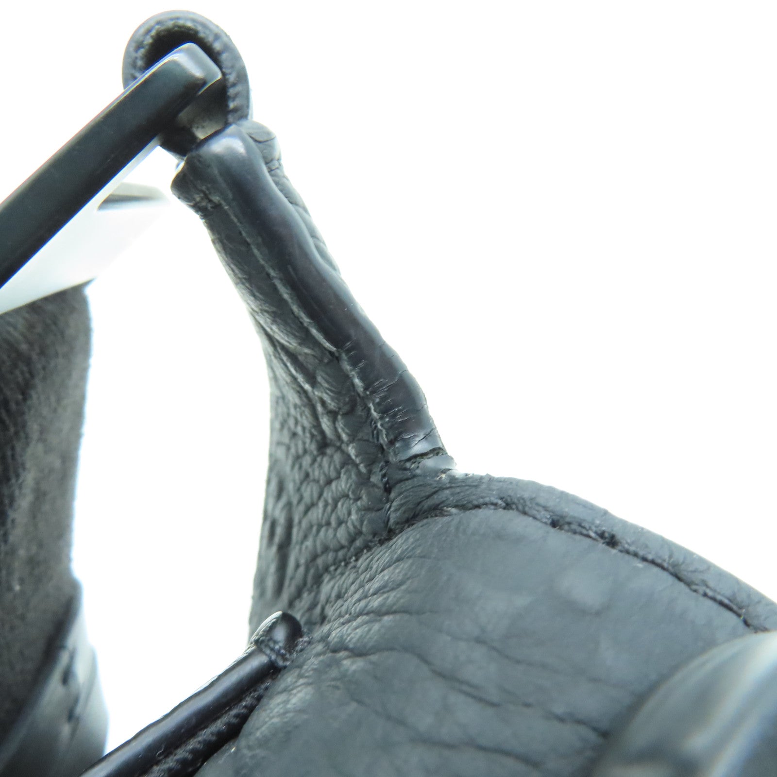LOUIS VUITTON Monogram-embossed Taurillon S Lock Slingbag黑扣單肩包黑色