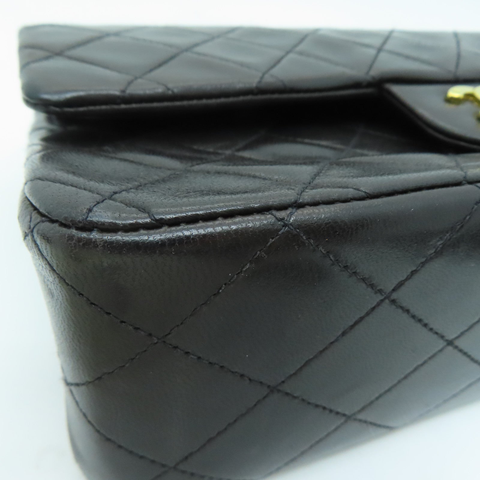 CHANEL [Sharp Discount] Rhombus Sheepskin Leather Vintage Classic 25㎝ Gold Buckle Shoulder Bag Black