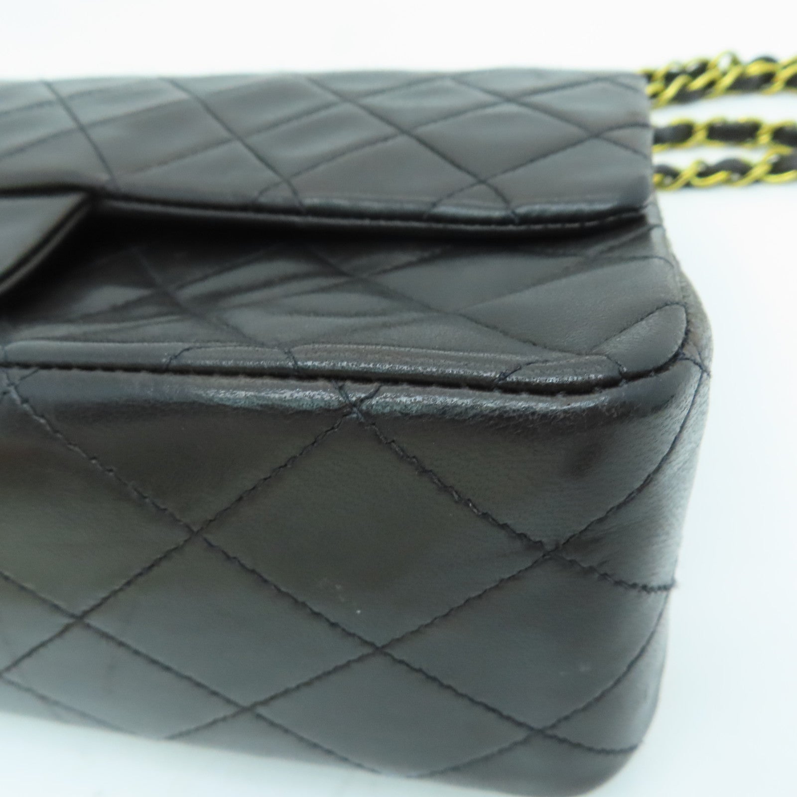 CHANEL [Sharp Discount] Rhombus Sheepskin Leather Vintage Classic 25㎝ Gold Buckle Shoulder Bag Black