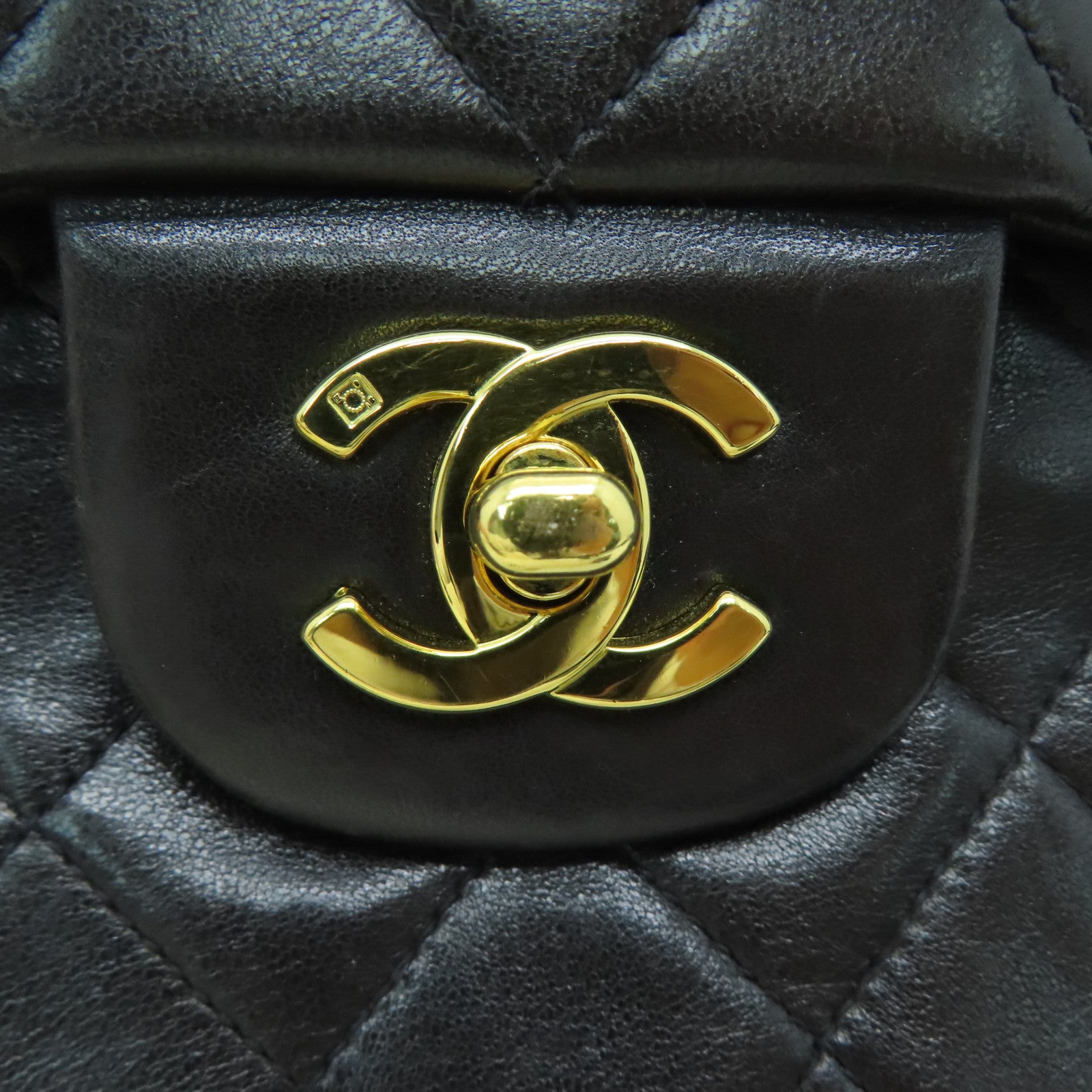 CHANEL [Sharp Discount] Rhombus Sheepskin Leather Vintage Classic 25㎝ Gold Buckle Shoulder Bag Black