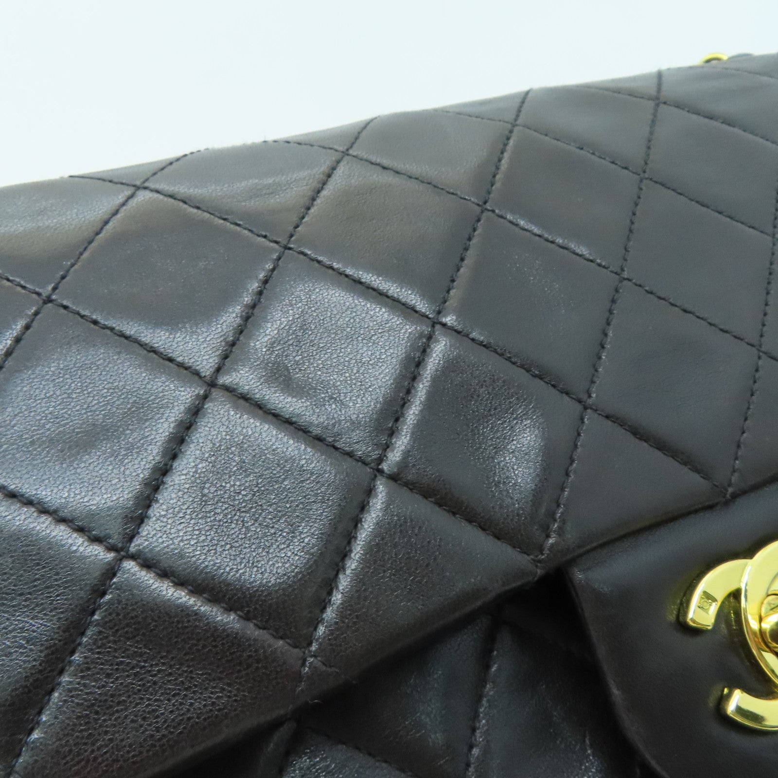 CHANEL [Sharp Discount] Rhombus Sheepskin Leather Vintage Classic 25㎝ Gold Buckle Shoulder Bag Black