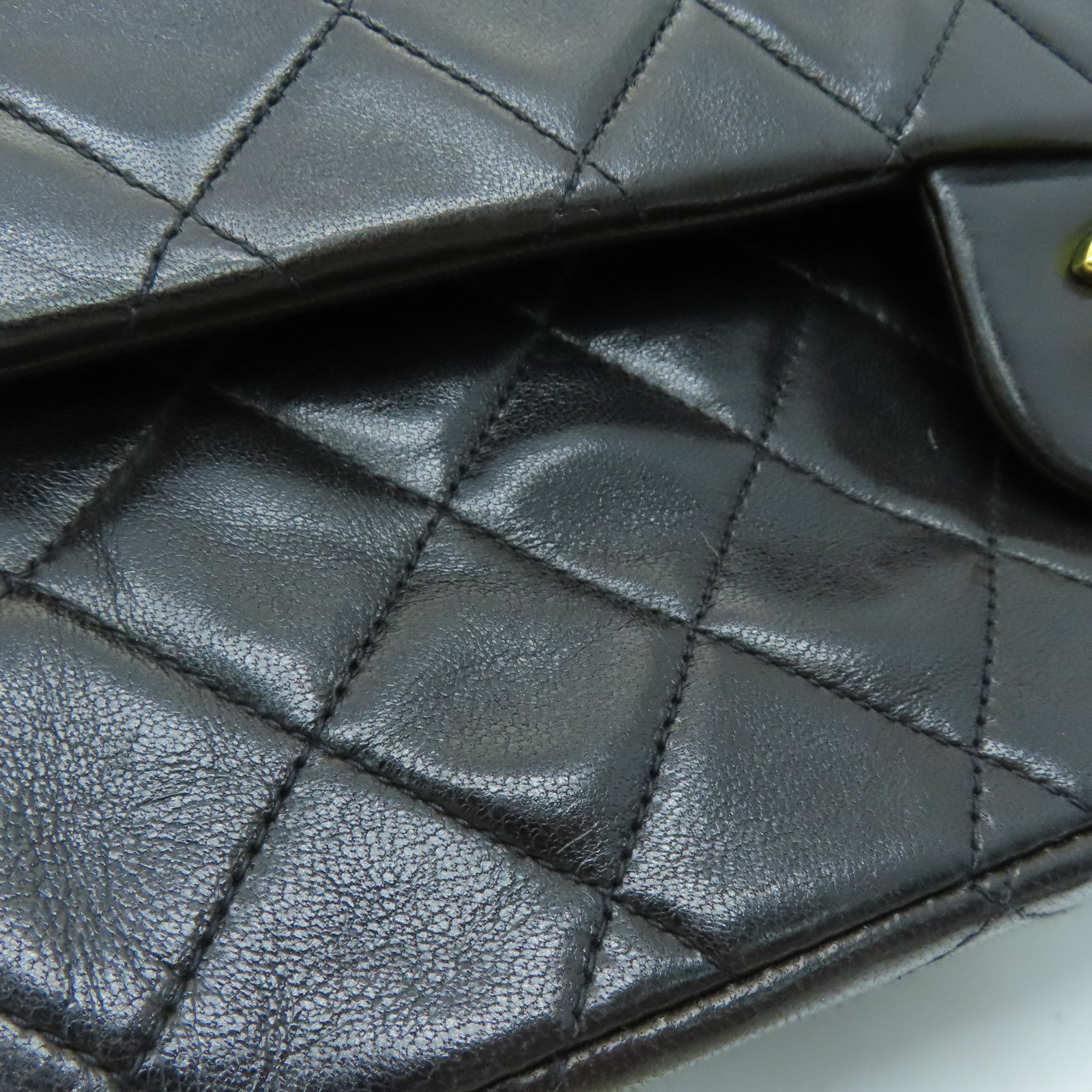 CHANEL [Sharp Discount] Rhombus Sheepskin Leather Vintage Classic 25㎝ Gold Buckle Shoulder Bag Black