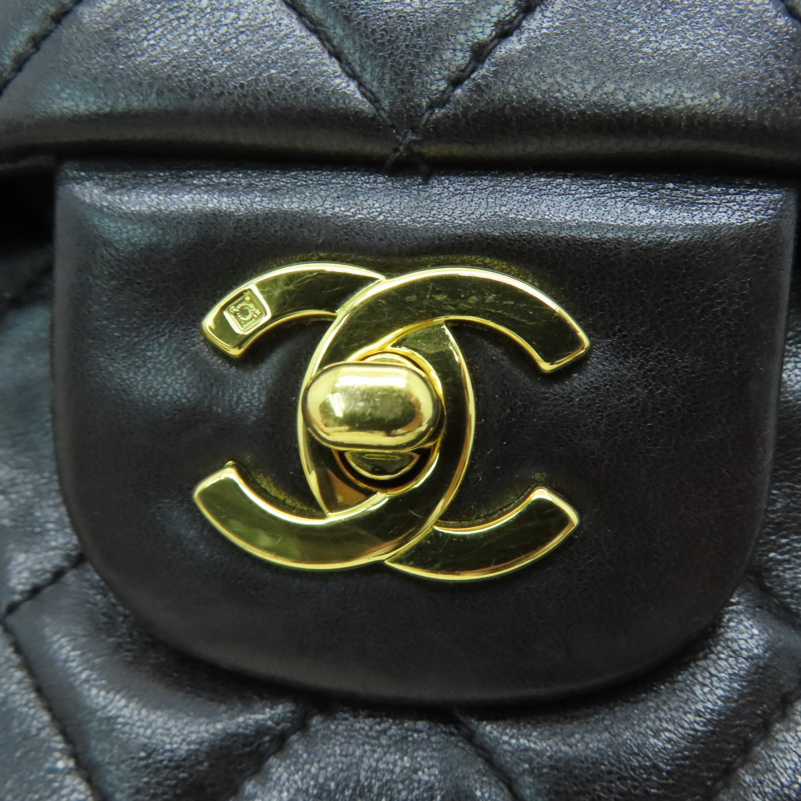 CHANEL [Sharp Discount] Rhombus Sheepskin Leather Vintage Classic 25㎝ Gold Buckle Shoulder Bag Black