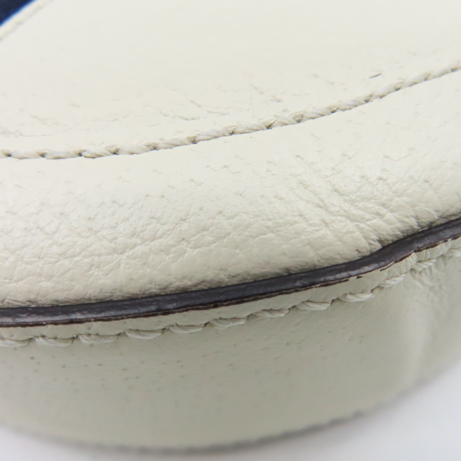 GUCCI 牛皮皮革Ophidia GG Round Shoulder Bag金扣鏈帶肩背袋米白色