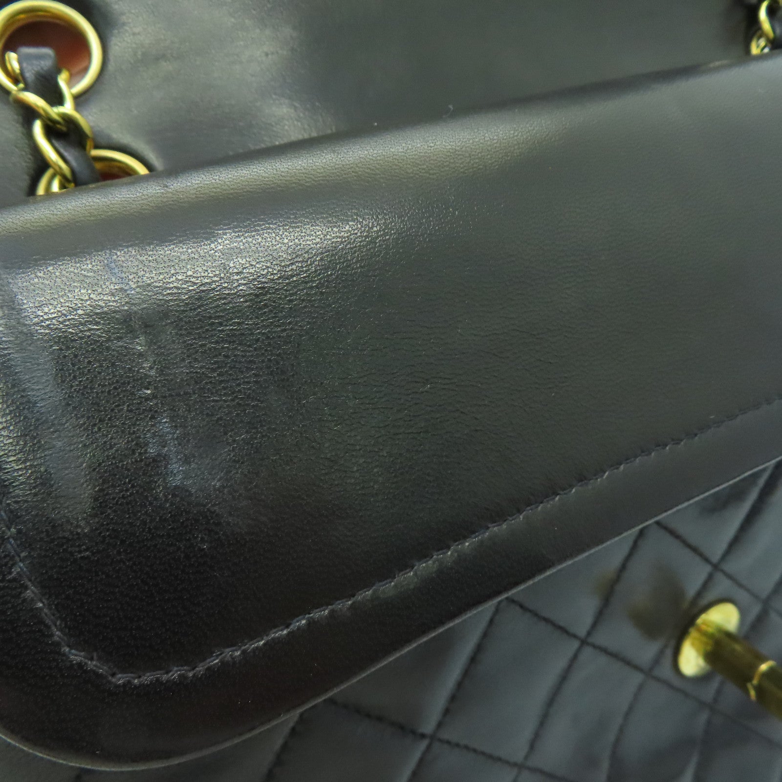 CHANEL [Sharp Discount] Rhombus Sheepskin Leather Vintage Classic 25㎝ Gold Buckle Shoulder Bag Black