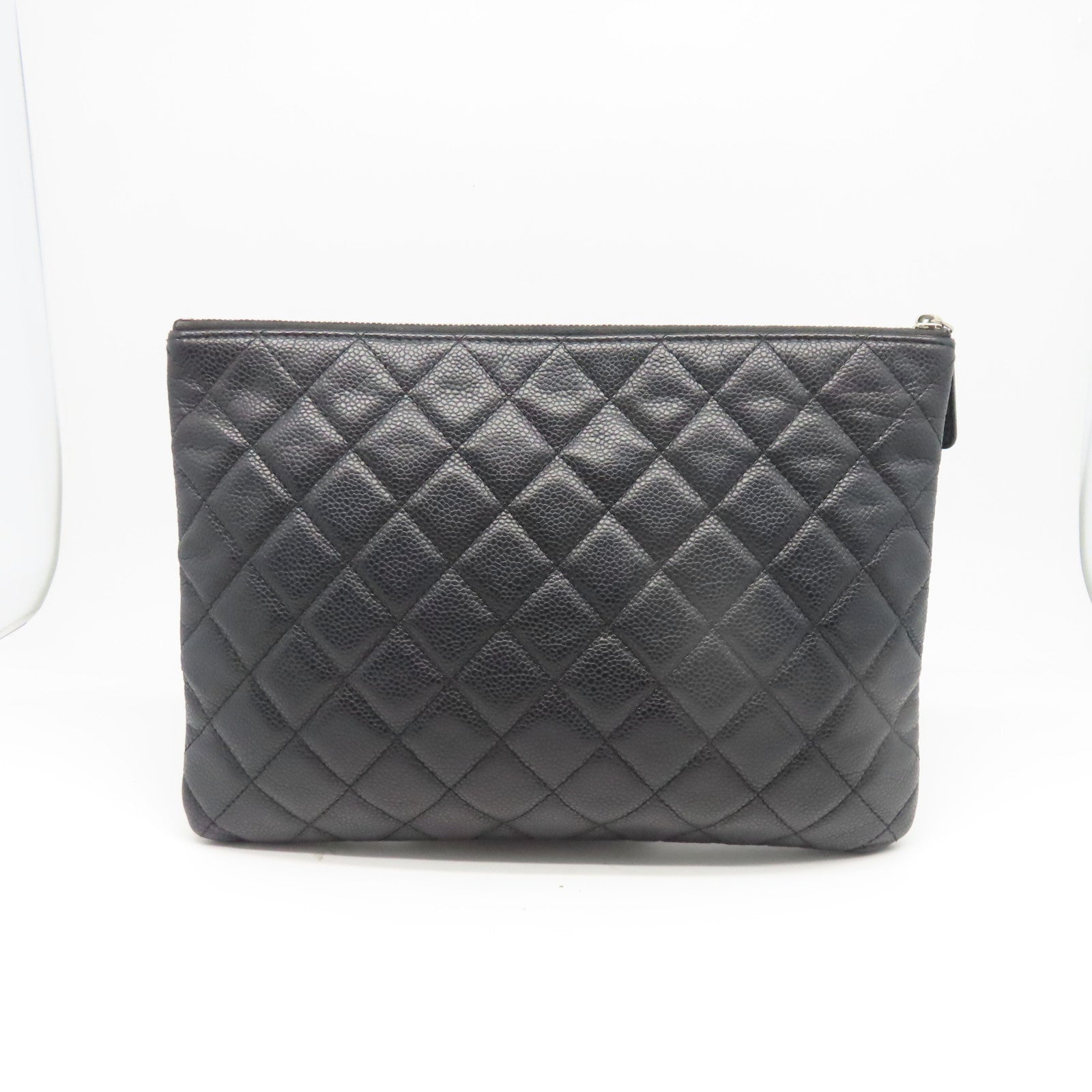 CHANEL 菱格Caviar皮革Classic Pouch銀扣手拿包黑色