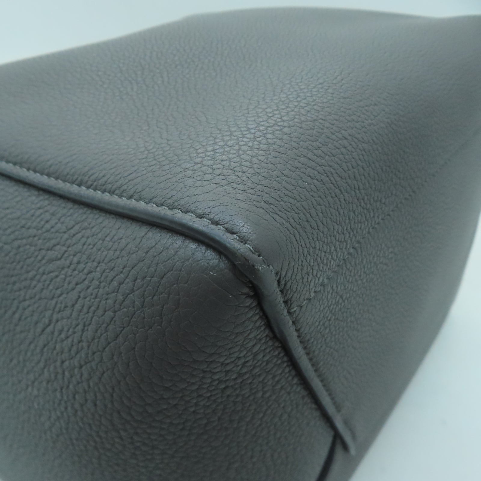 CELINE 牛皮皮革Sangle Bucket Bag金扣肩背袋灰色