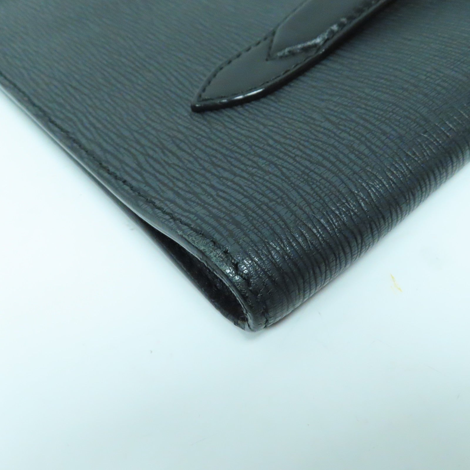 Salvatore Ferragamo 牛皮皮革Pouch銀扣手拿包黑色