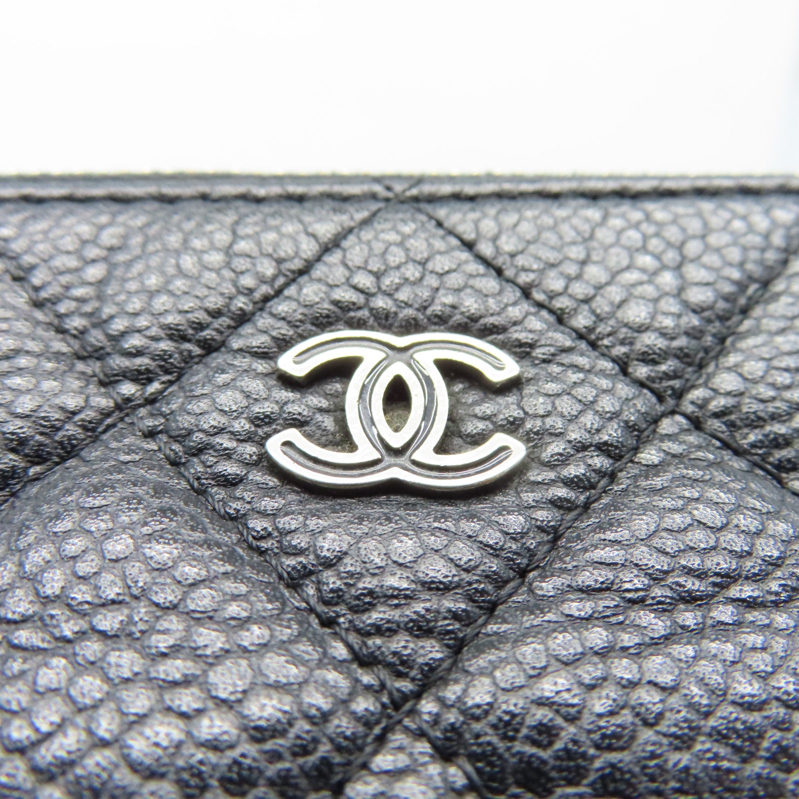 CHANEL 菱格Caviar皮革Classic Pouch銀扣手拿包黑色