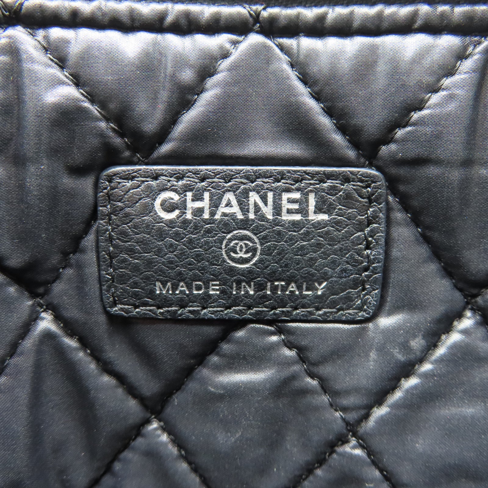CHANEL 菱格Caviar皮革Classic Pouch銀扣手拿包黑色