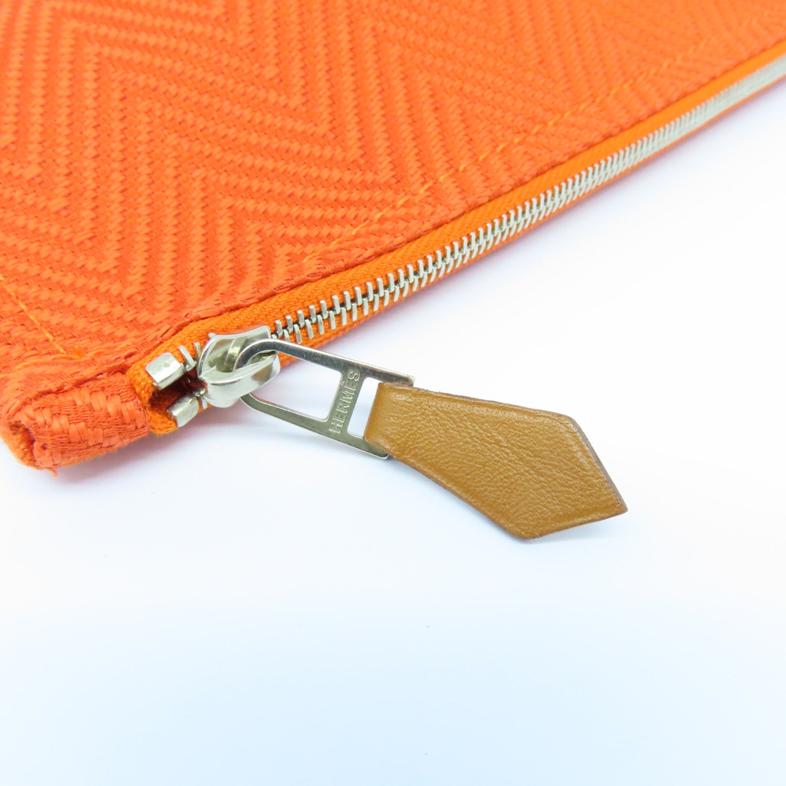 HERMES 帆布Bain Pouch金扣手拿包橙色