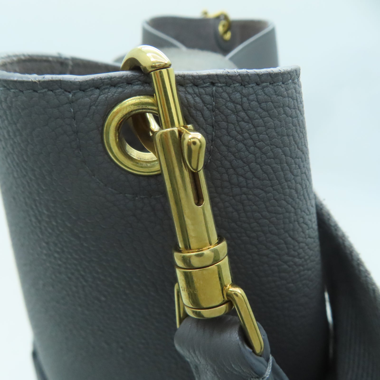 CELINE 牛皮皮革Sangle Bucket Bag金扣肩背袋灰色