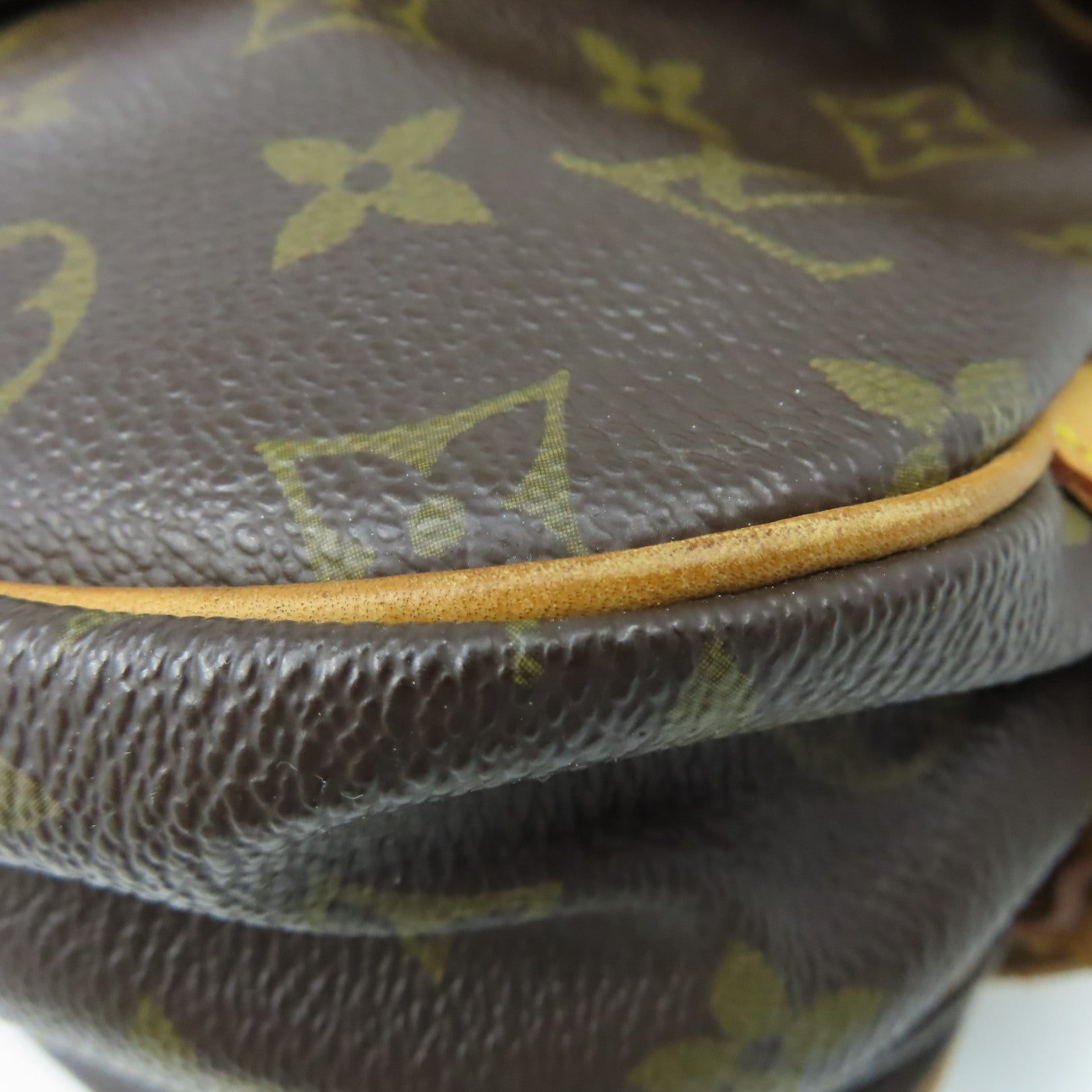 LOUIS VUITTON Monogram Saumur 30 Shoulder Bag金扣肩背袋啡色