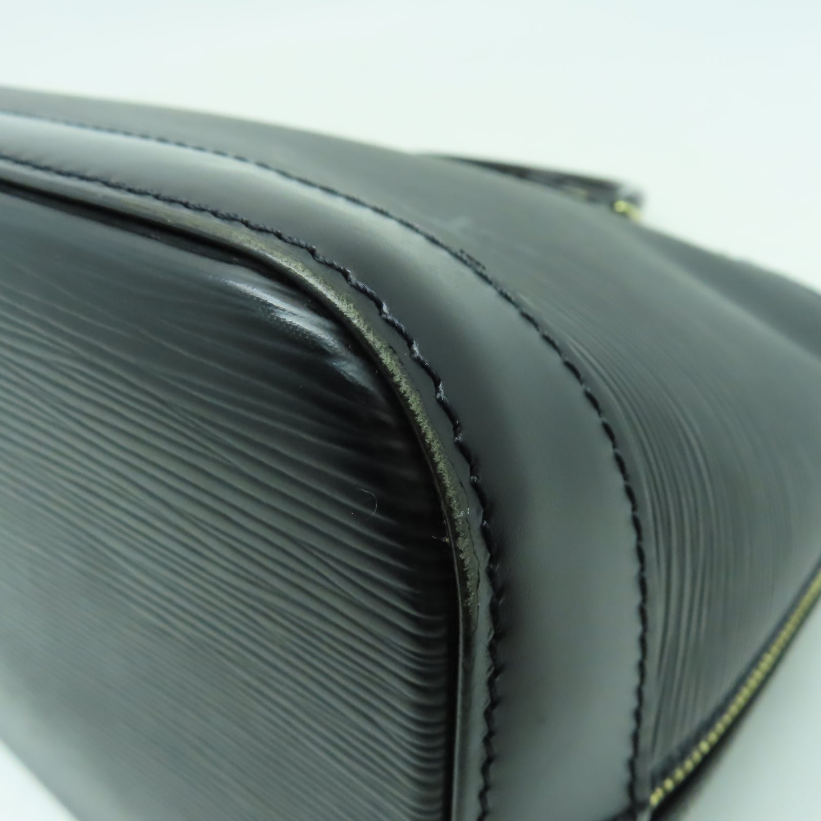 LOUIS VUITTON Epi Alma PM金扣手挽袋黑色