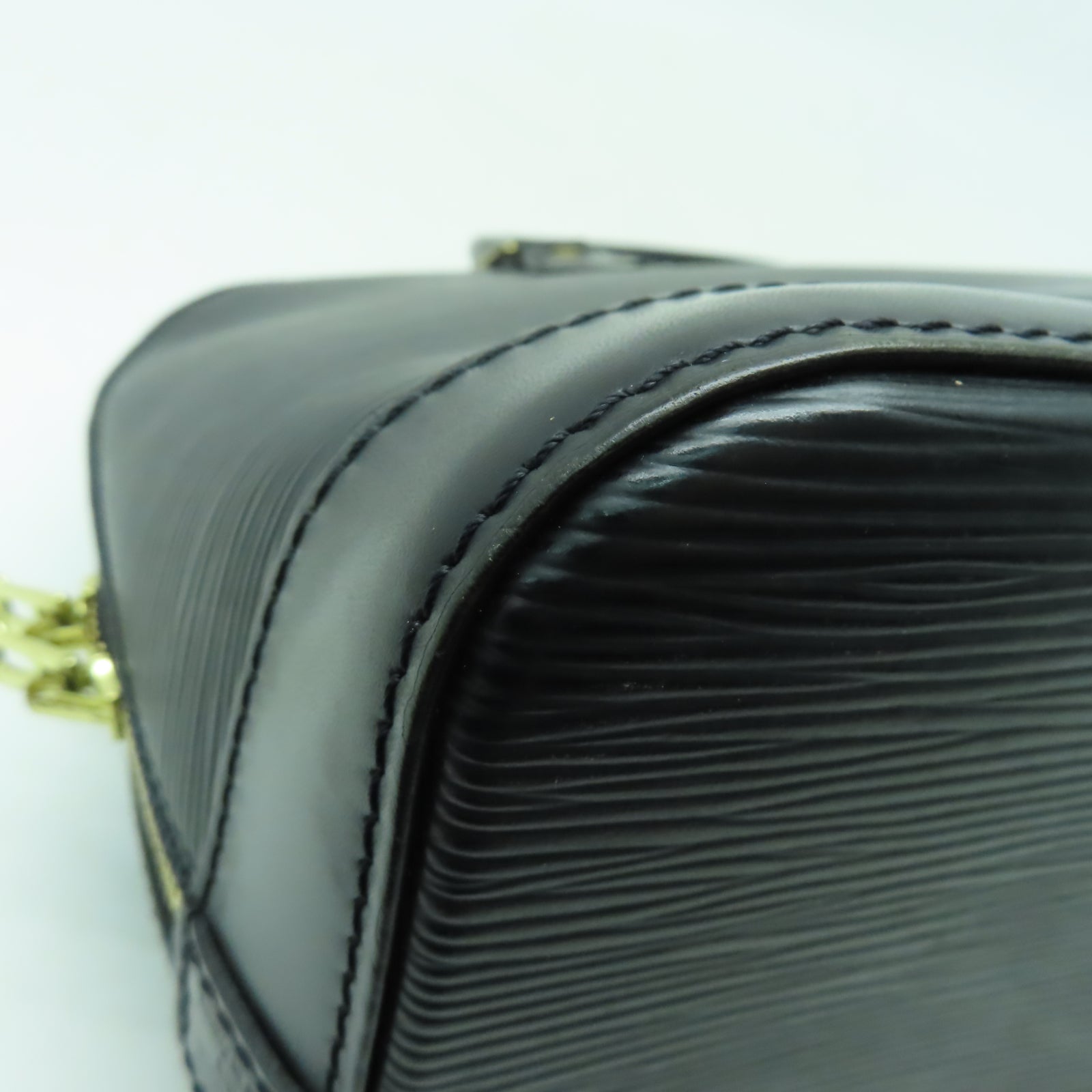LOUIS VUITTON Epi Alma PM金扣手挽袋黑色