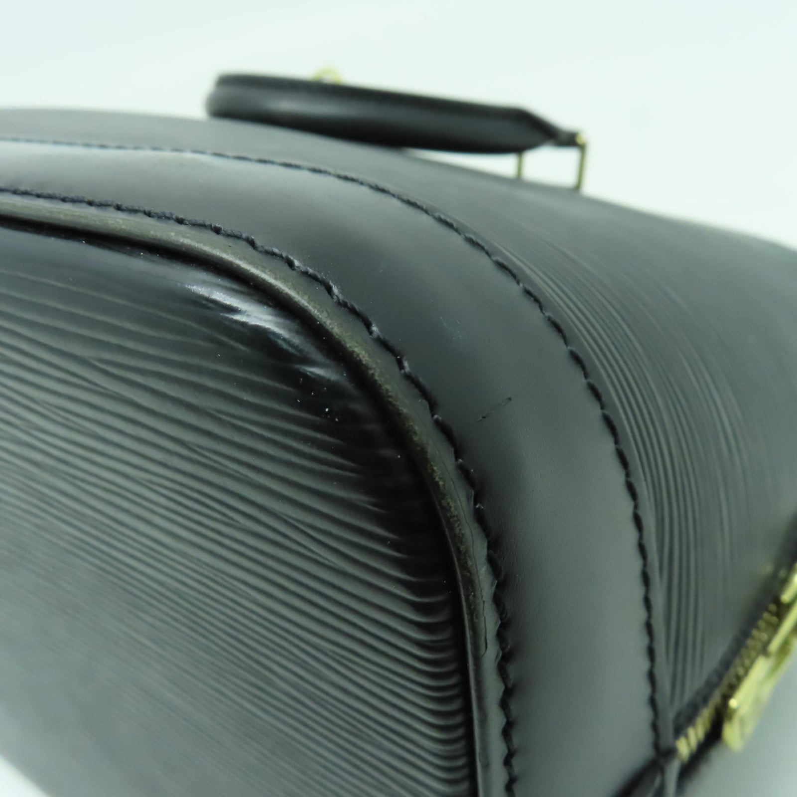 LOUIS VUITTON Epi Alma PM金扣手挽袋黑色