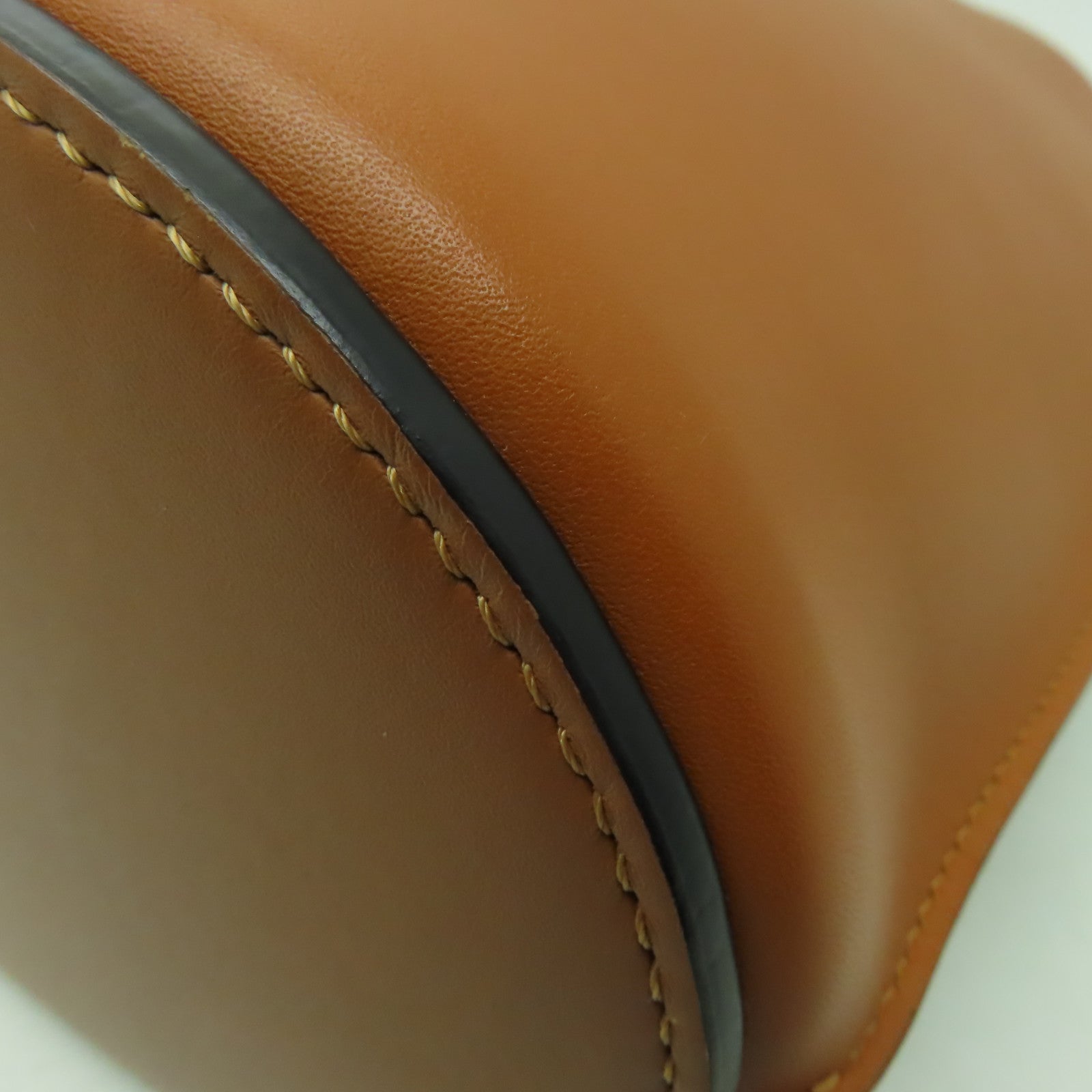 LOEWE 【激減優惠】牛皮皮革Gate Anagram Bucket金扣肩背袋白色/啡色
