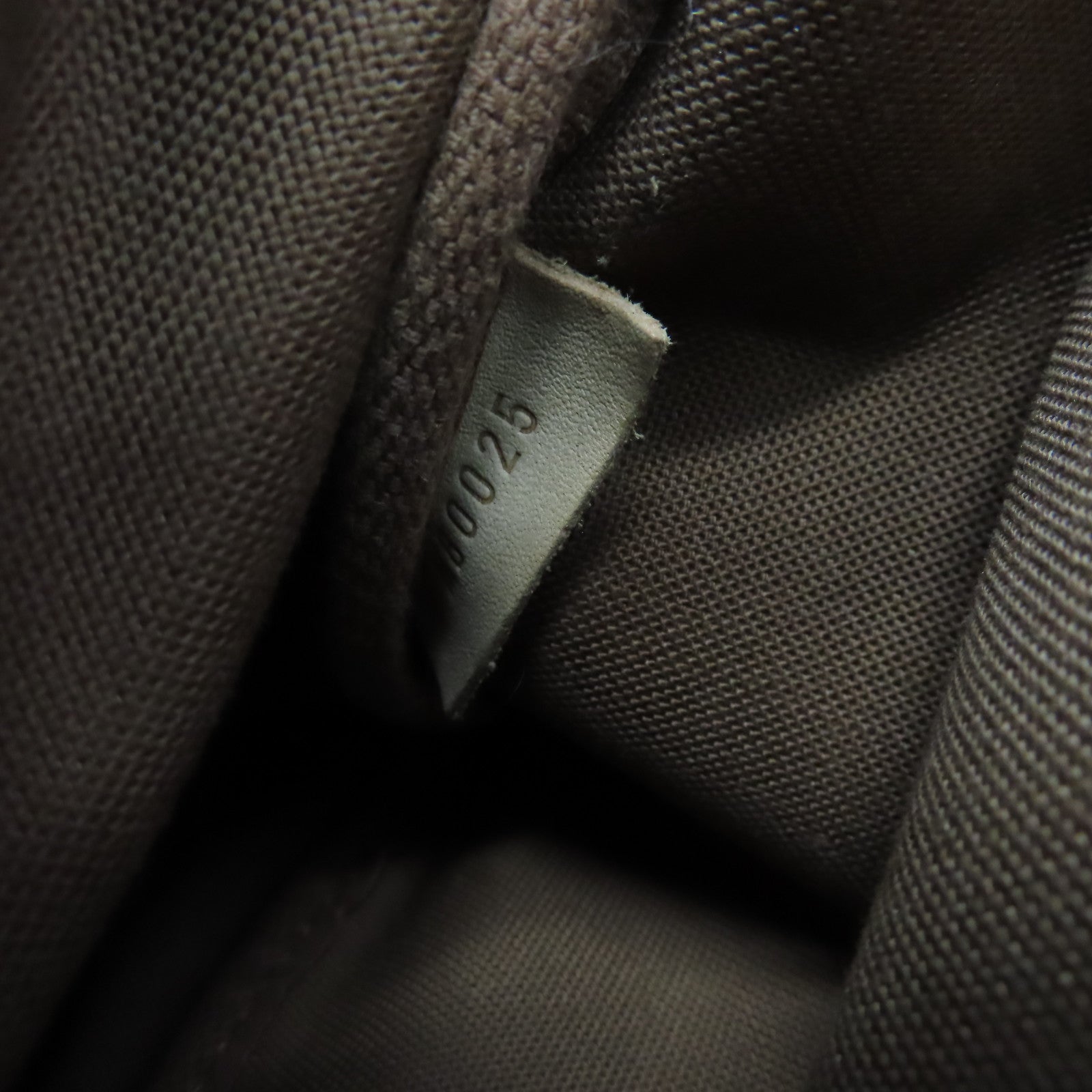 LOUIS VUITTON Monogram Saumur 30 Shoulder Bag金扣肩背袋啡色