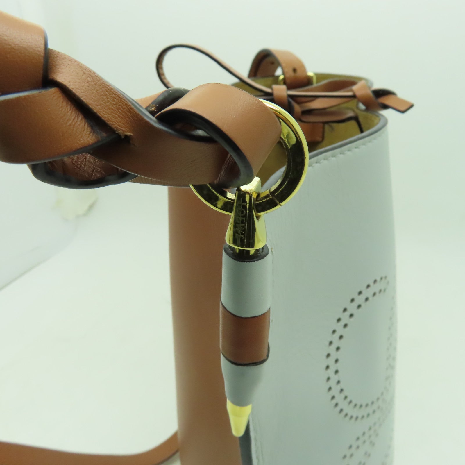 LOEWE 【激減優惠】牛皮皮革Gate Anagram Bucket金扣肩背袋白色/啡色