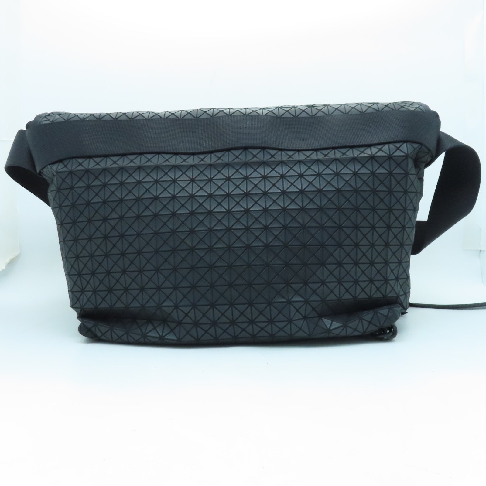 SELECTION PVC Issey Miyake Bao Bao Messenger黑扣肩背袋黑色