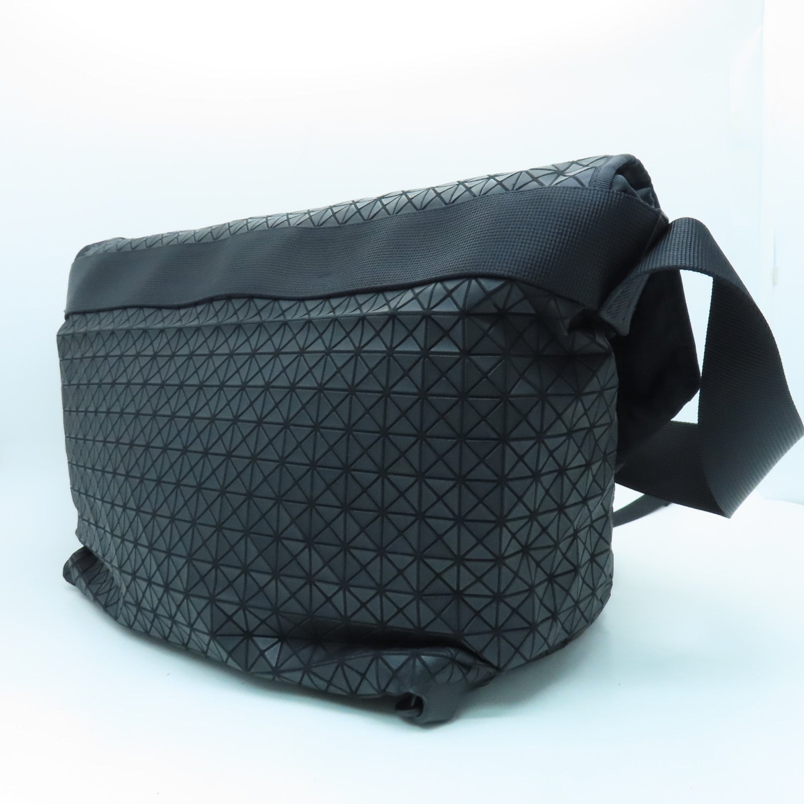 SELECTION PVC Issey Miyake Bao Bao Messenger黑扣肩背袋黑色– Brand 