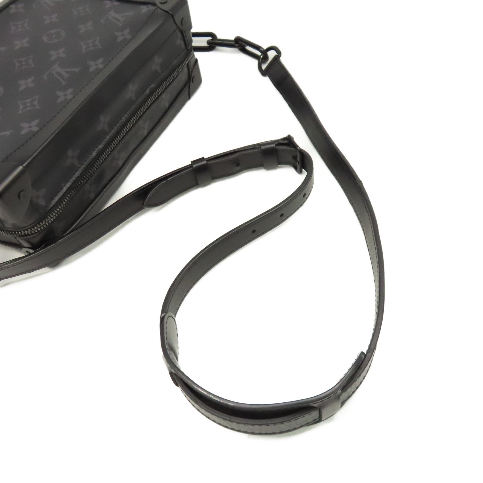 LOUIS VUITTON Monogram Eclipse Soft Trunk肩背袋黑色