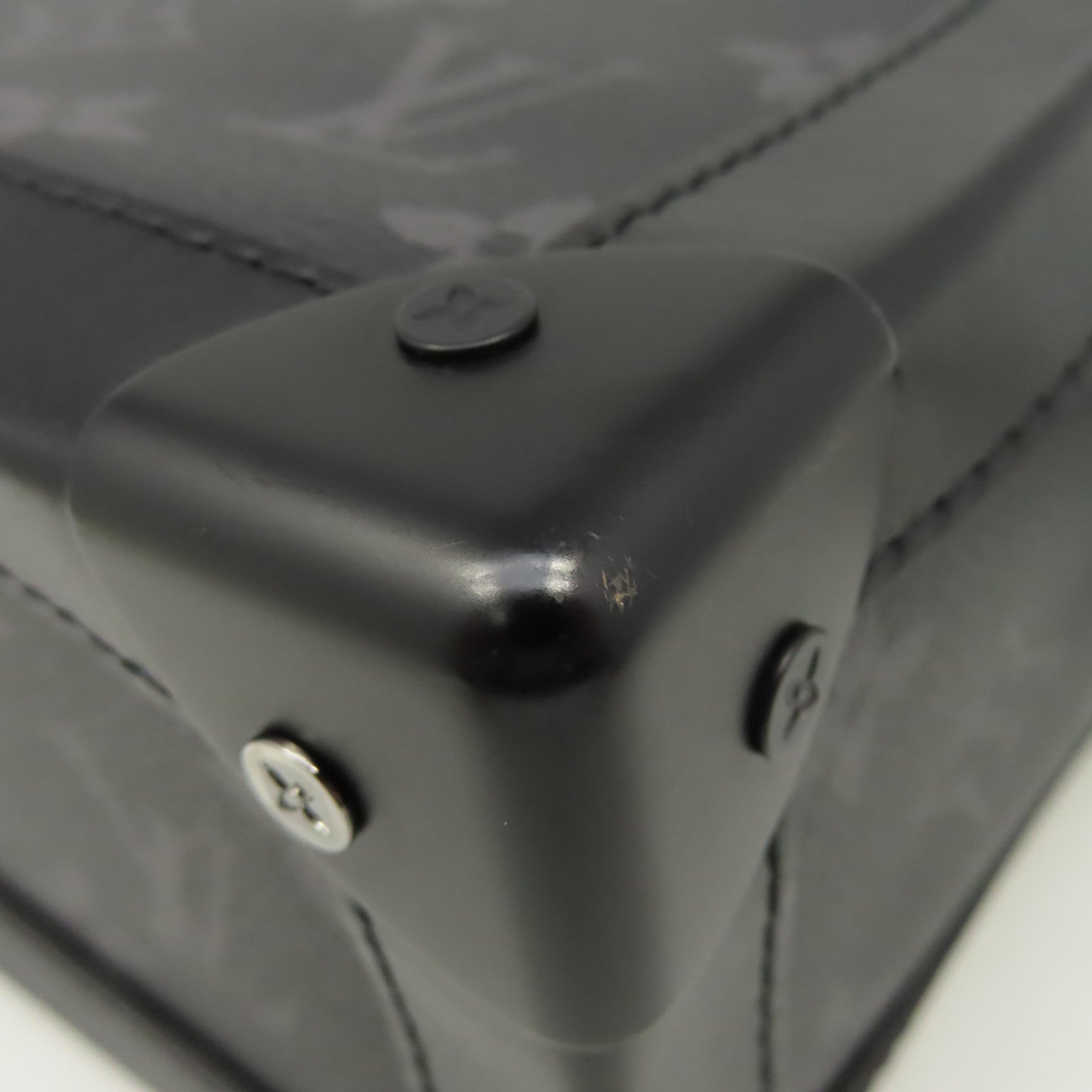 LOUIS VUITTON Monogram Eclipse Soft Trunk肩背袋黑色
