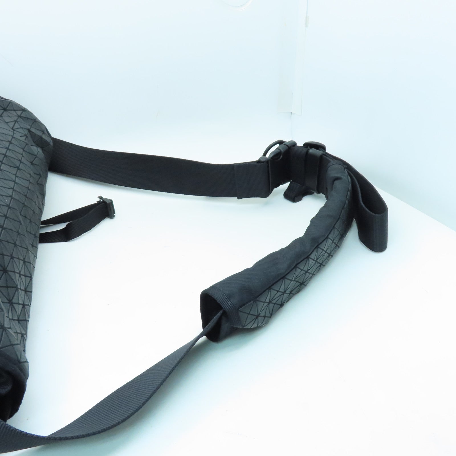 SELECTION PVC Issey Miyake Bao Bao Messenger黑扣肩背袋黑色