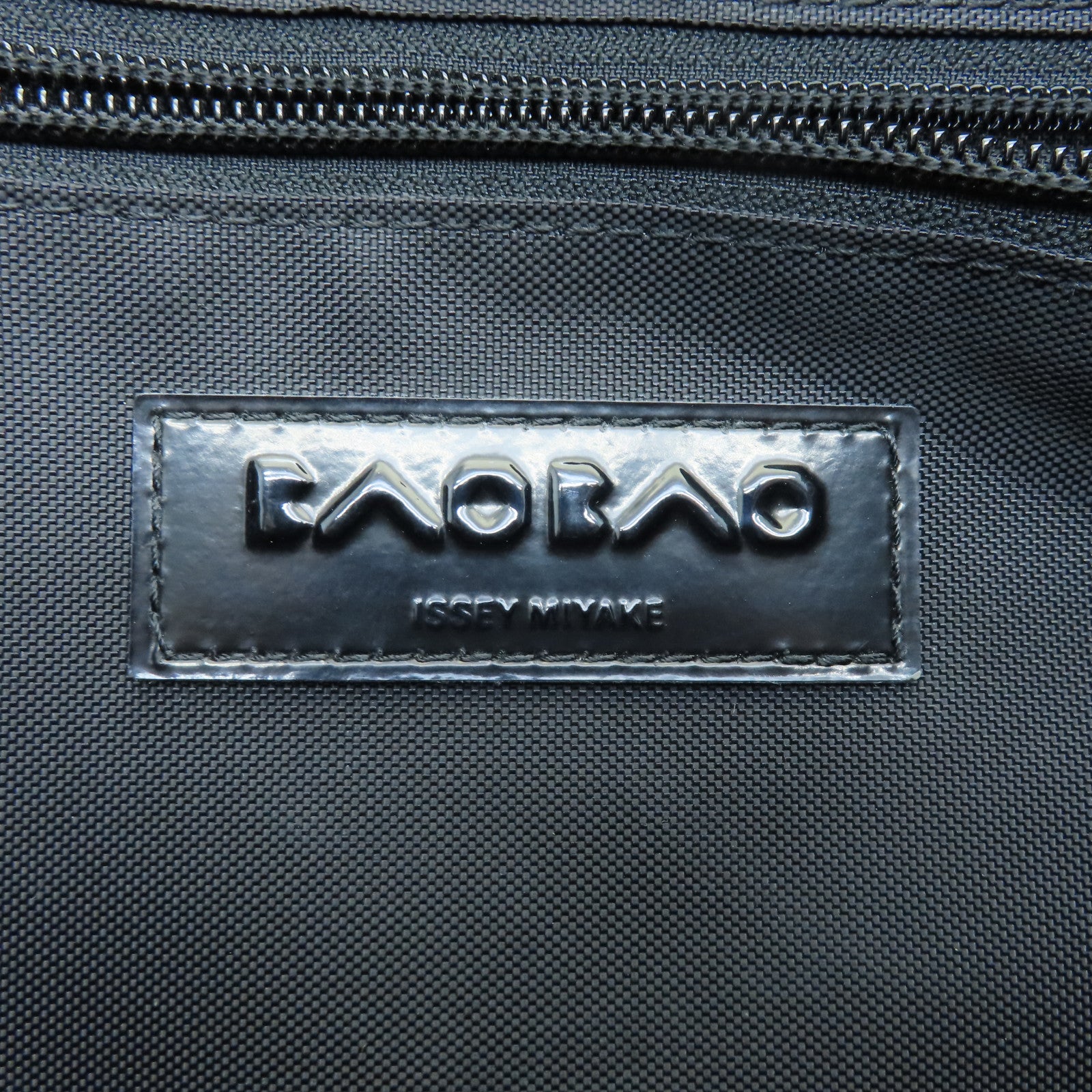 SELECTION PVC Issey Miyake Bao Bao Messenger黑扣肩背袋黑色