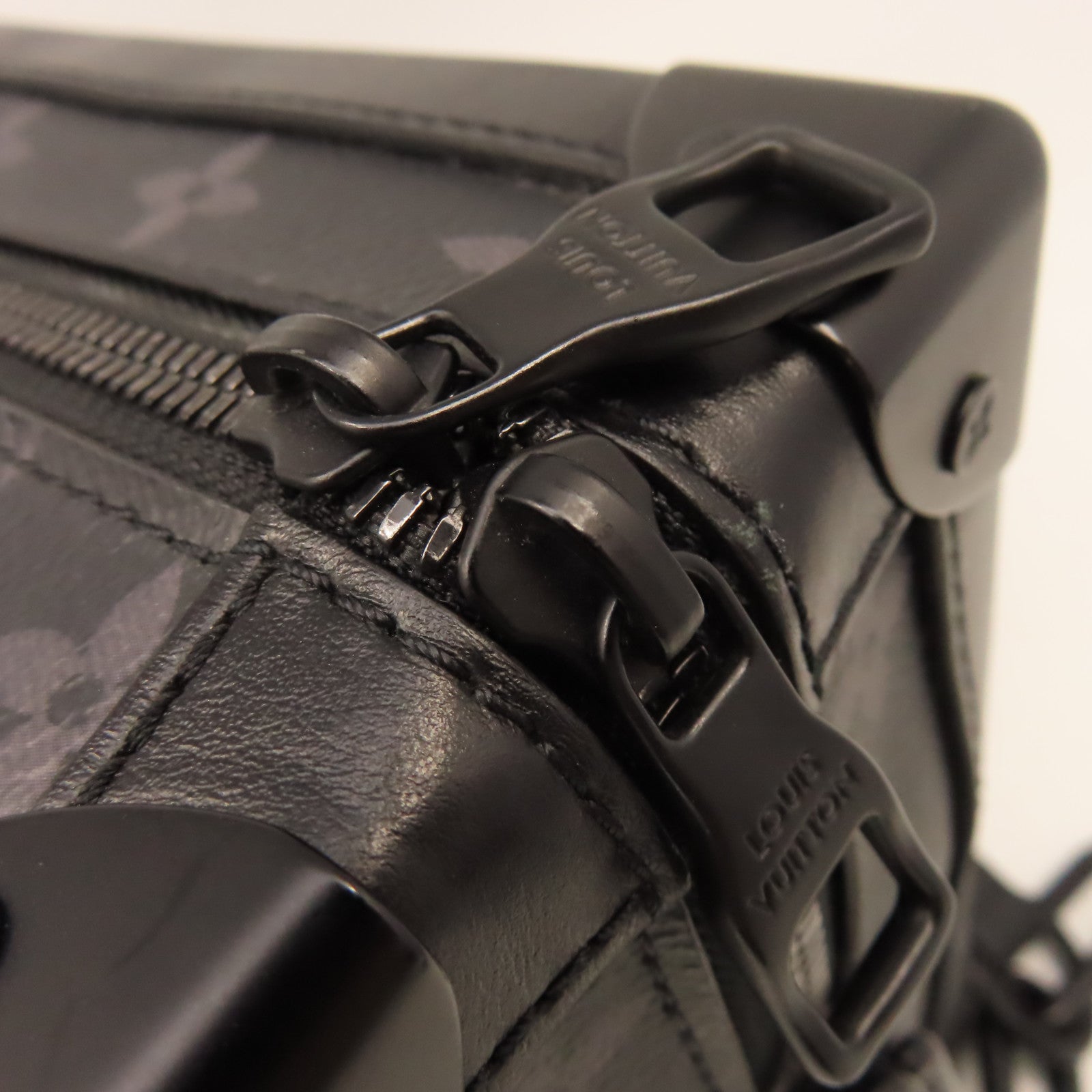 LOUIS VUITTON Monogram Eclipse Soft Trunk肩背袋黑色
