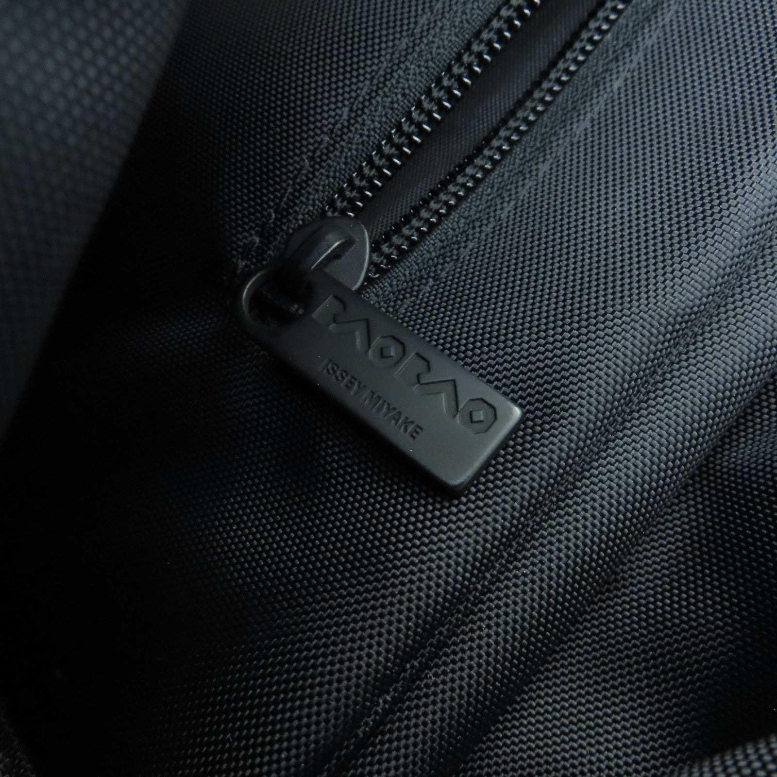 SELECTION PVC Issey Miyake Bao Bao Messenger黑扣肩背袋黑色
