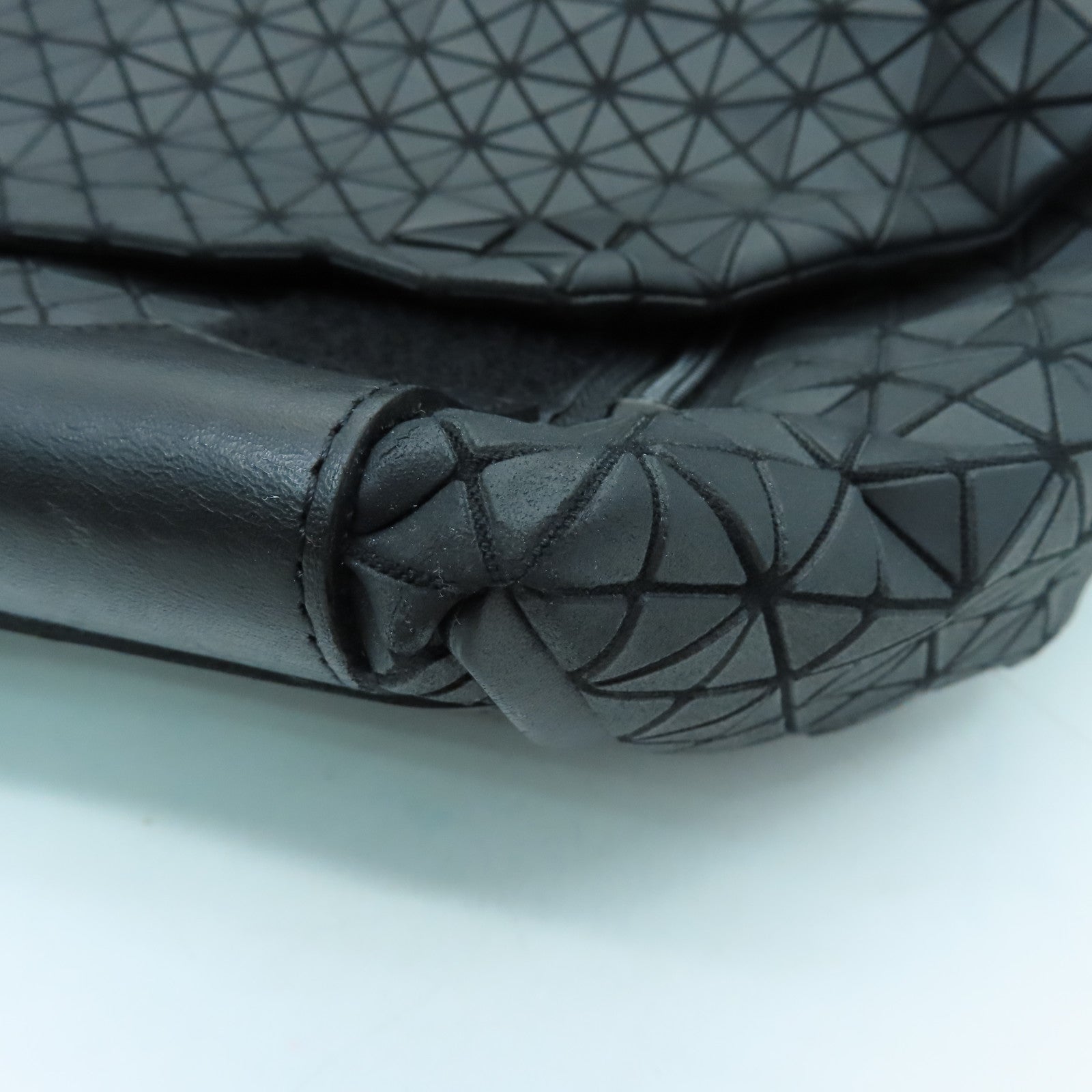 SELECTION PVC Issey Miyake Bao Bao Messenger黑扣肩背袋黑色