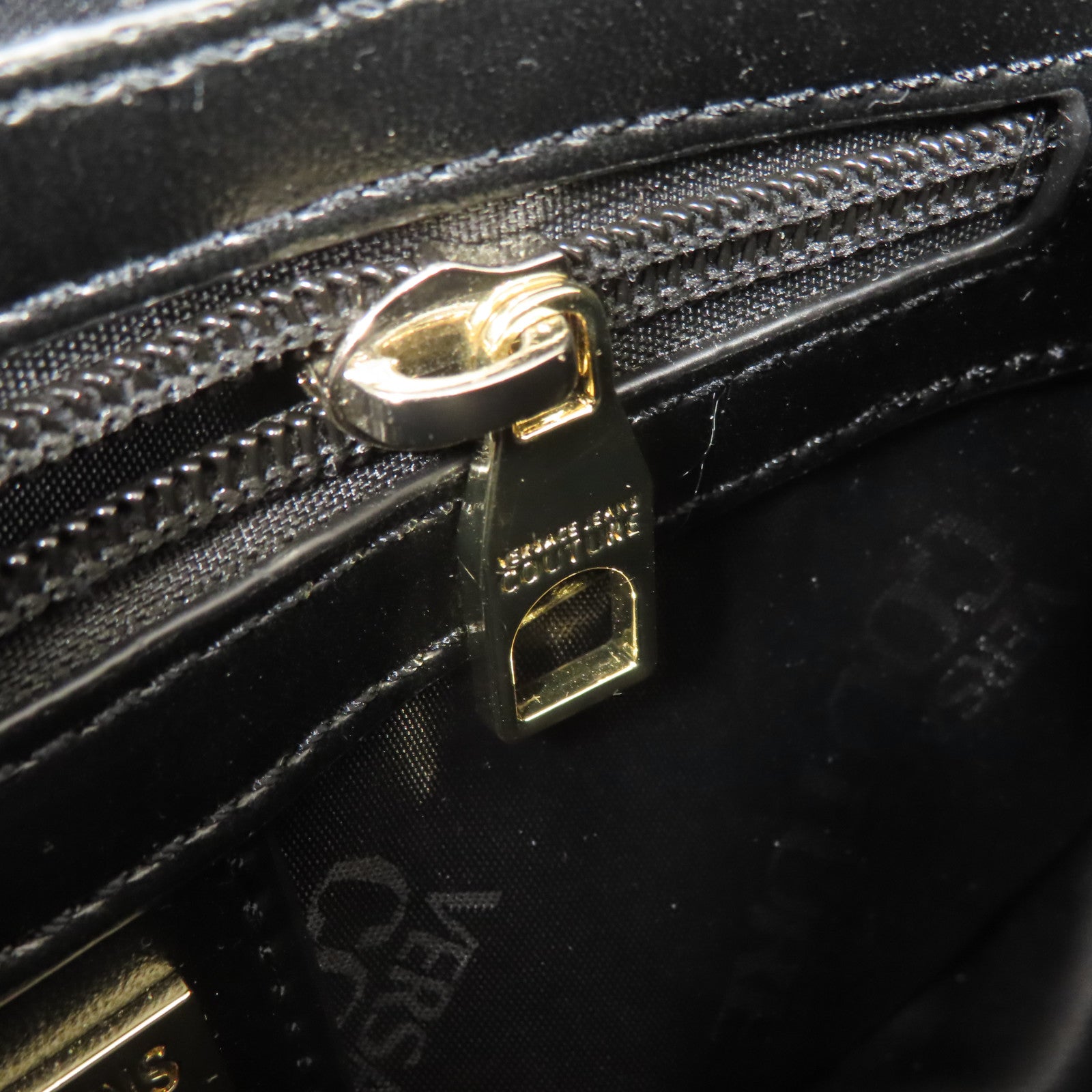VERSACE 牛皮皮革Buckle Shoulder Bag金扣肩背袋黑色
